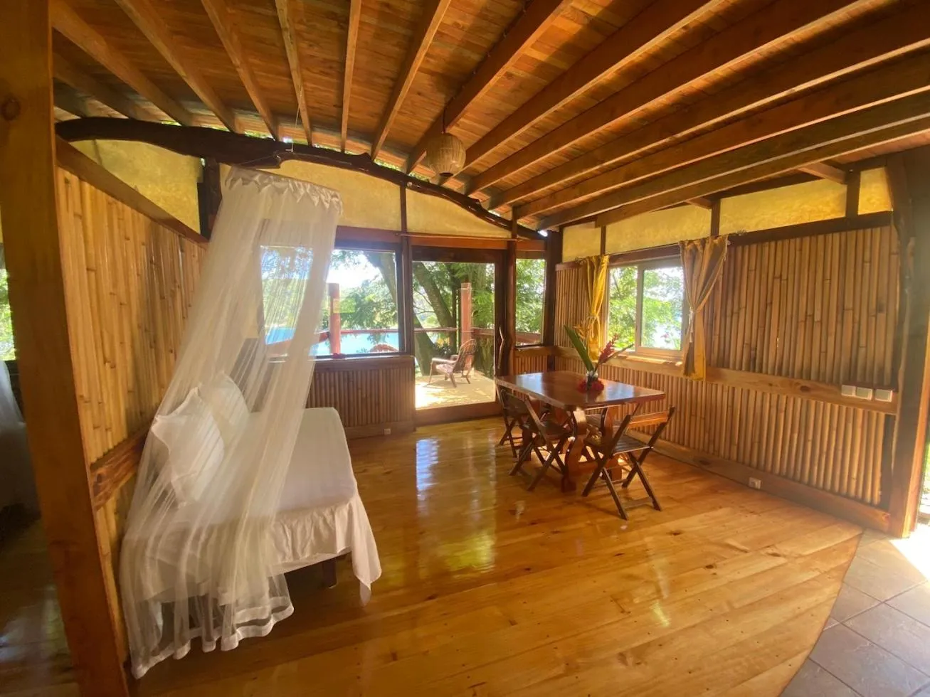 Living room in Fare Oviri Lodge