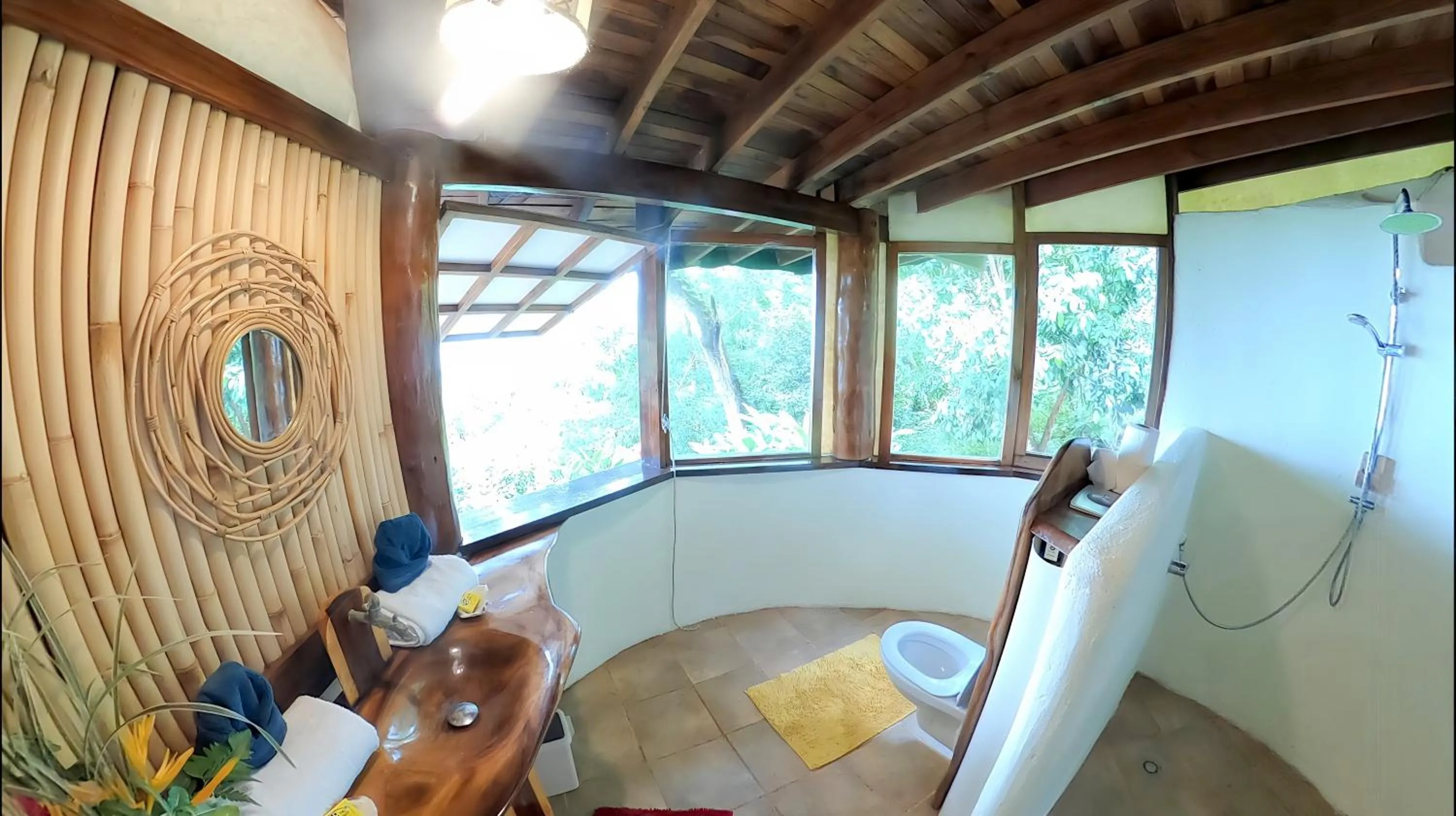 Bathroom in Fare Oviri Lodge