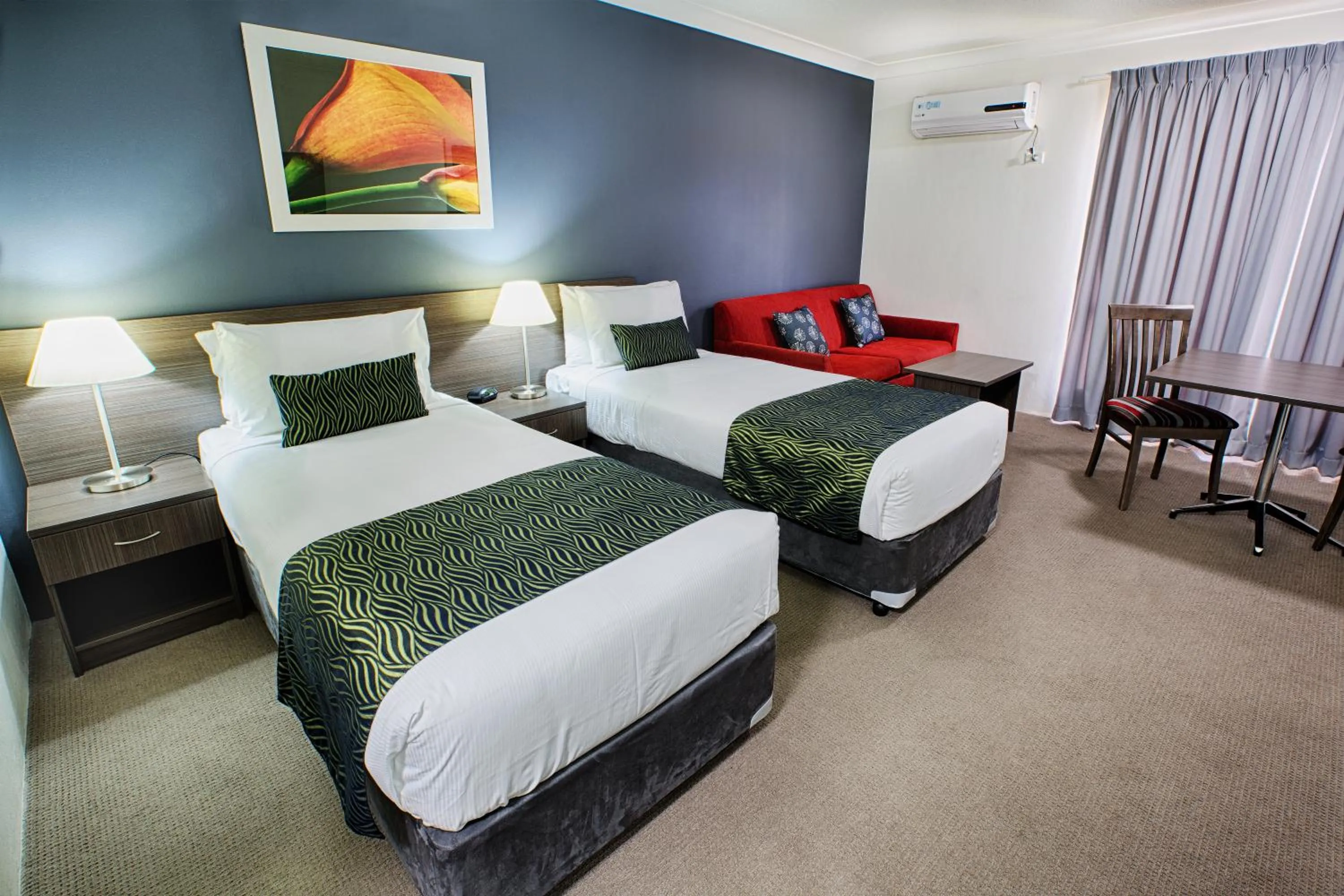 Bedroom, Bed in Hunts Hotel Liverpool