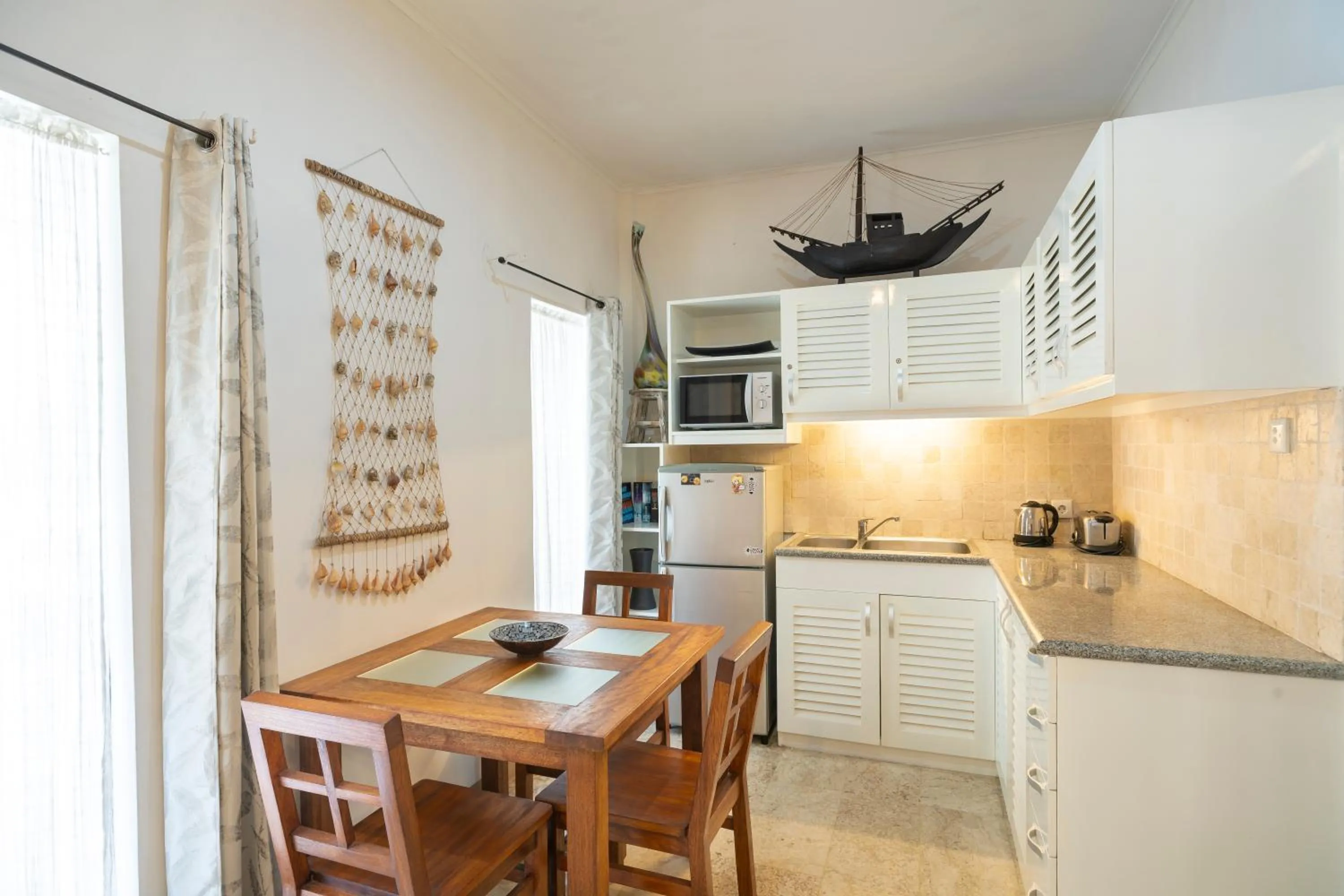 Kitchen or kitchenette in Beach Melati Apartments