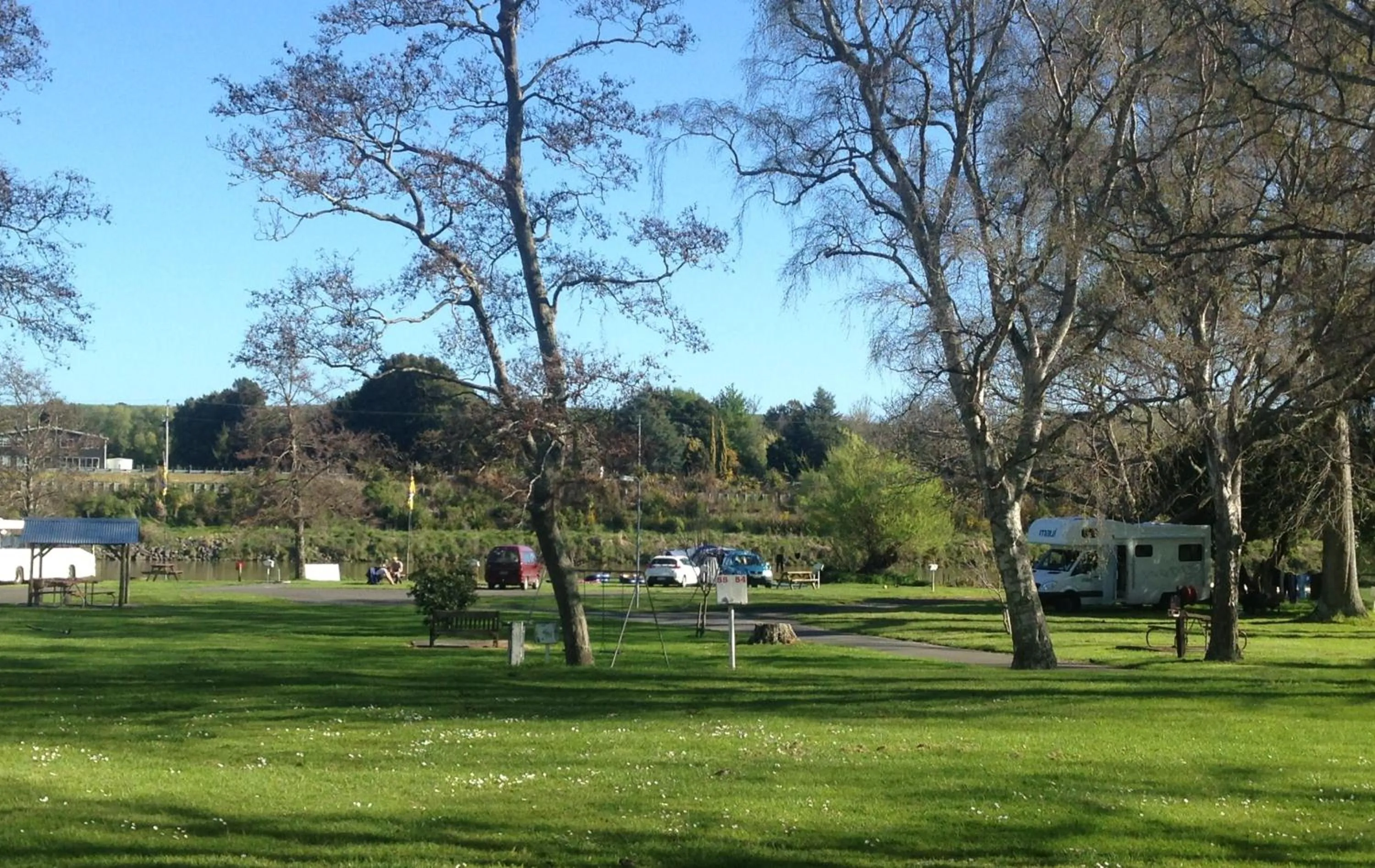 Garden view in Whanganui River Top 10 Holiday Park