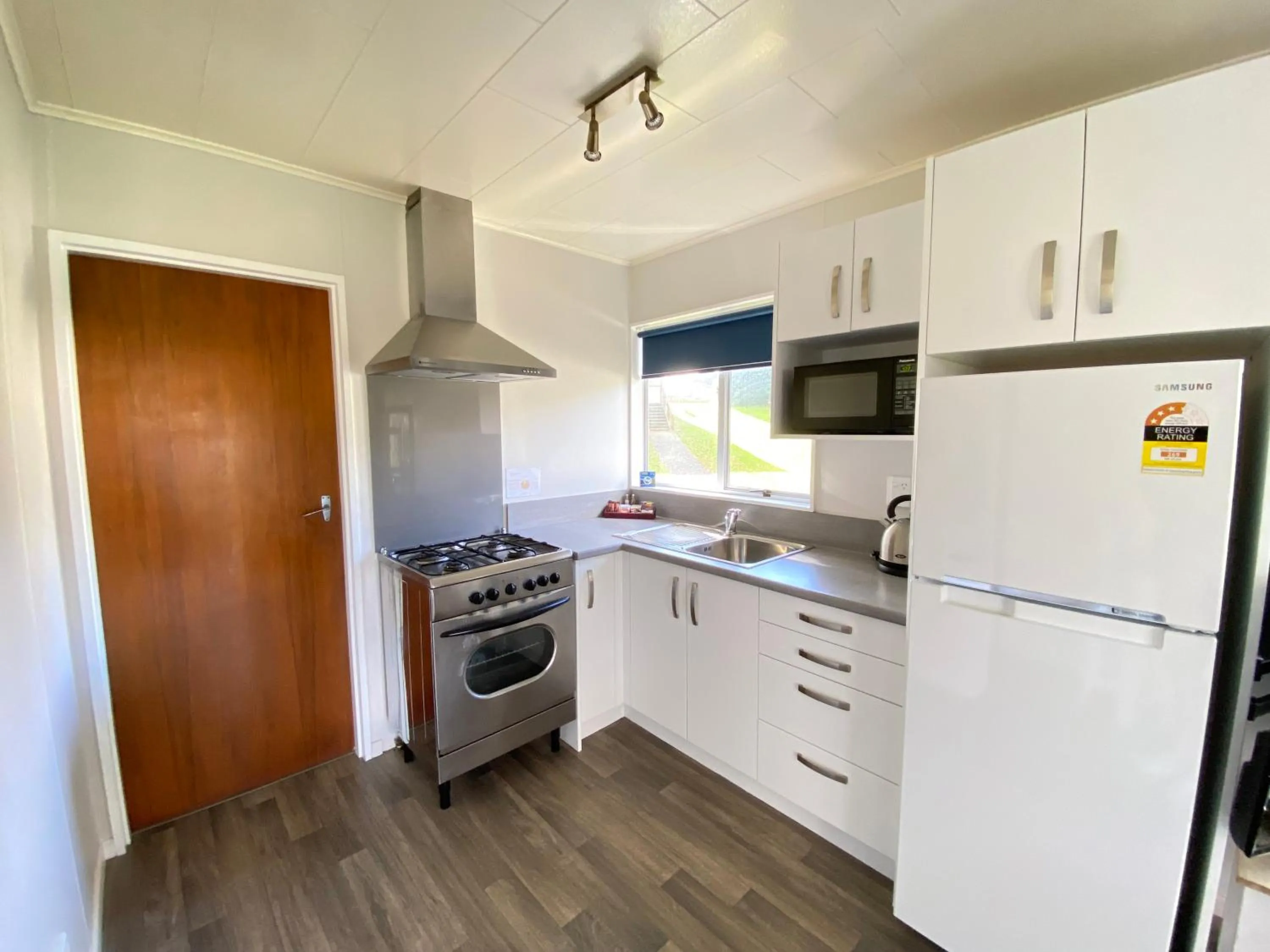 Kitchen or kitchenette in Whanganui River Top 10 Holiday Park