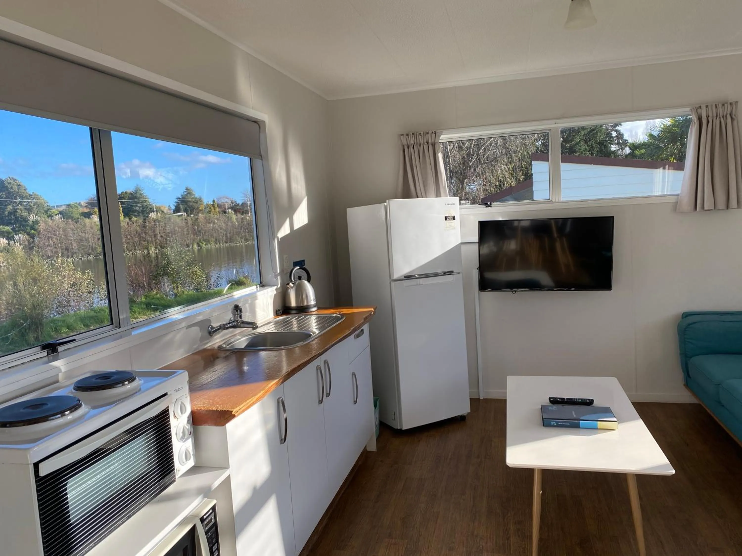 Kitchen or kitchenette in Whanganui River Top 10 Holiday Park