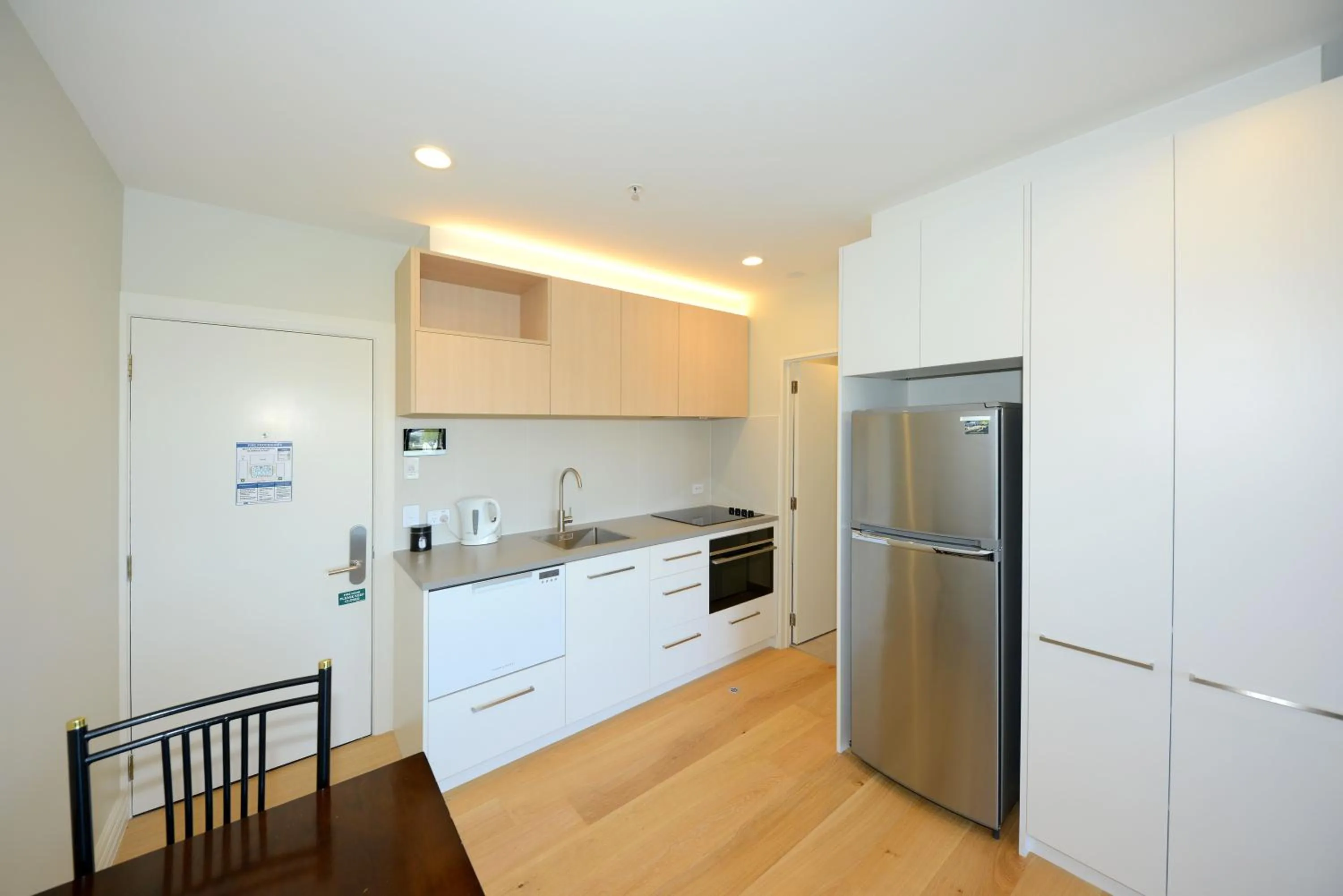 Kitchen or kitchenette, Bed in West Fitzroy Apartments