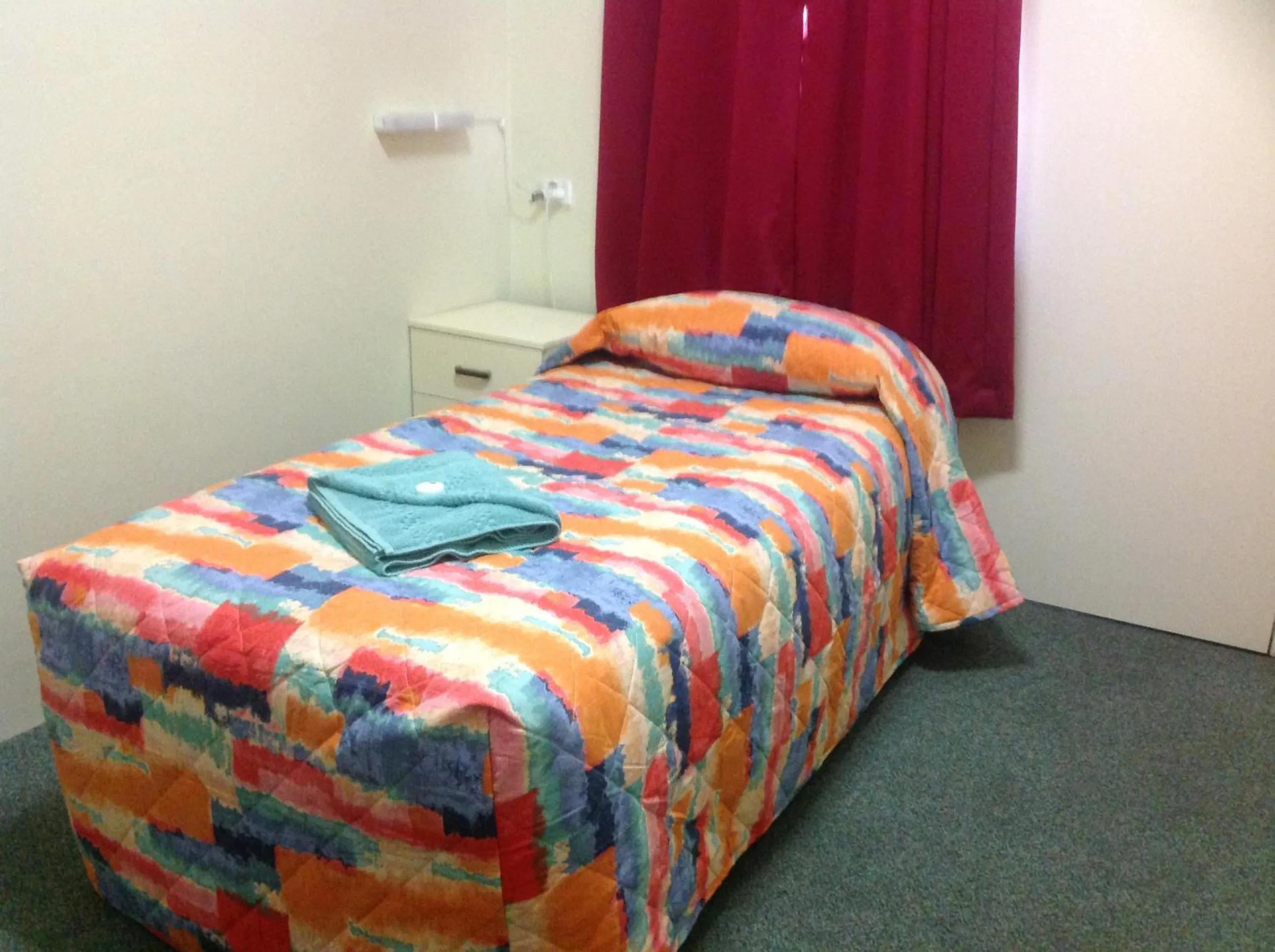 Bed in Murray Bridge Motor Inn