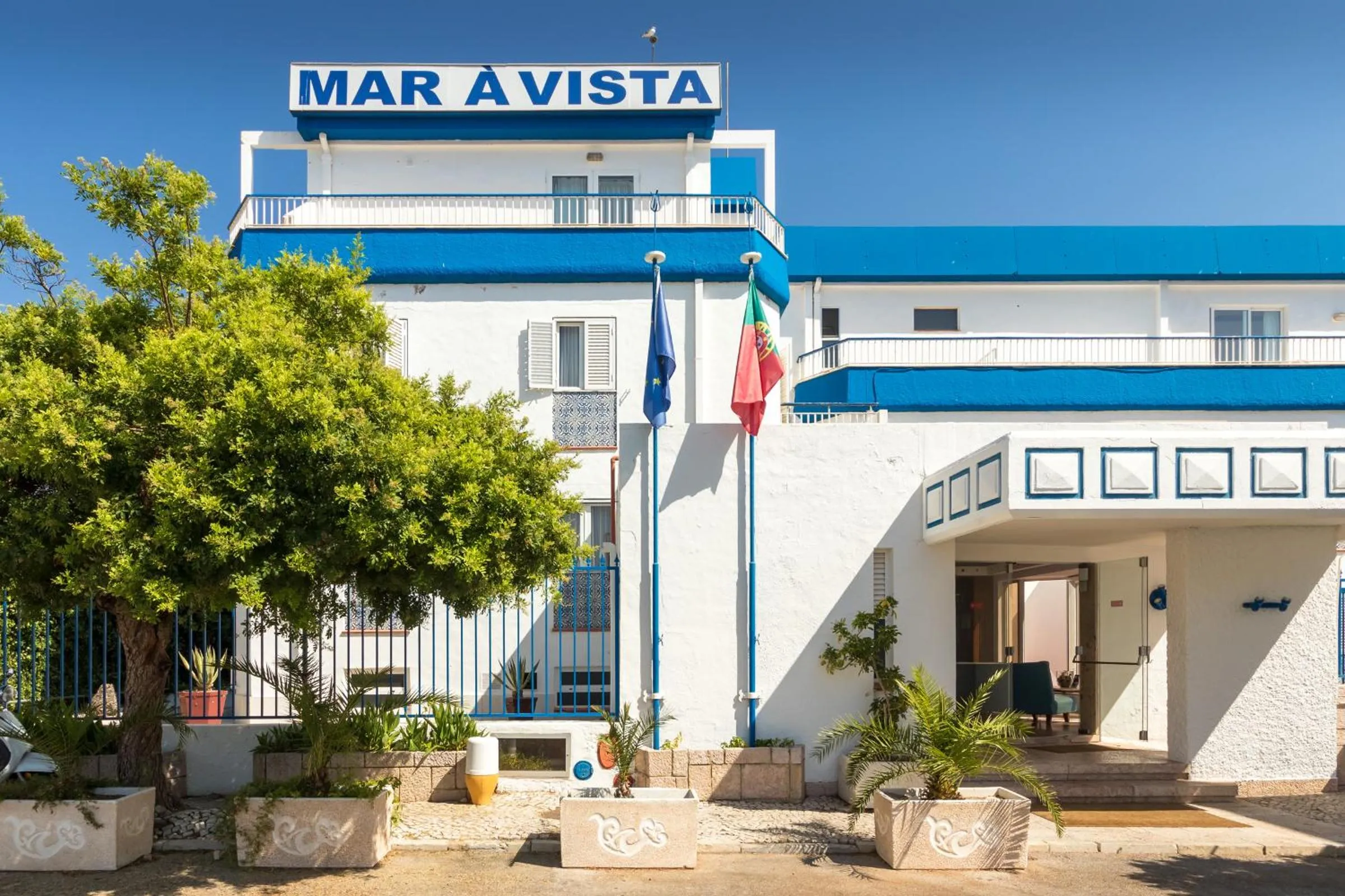 Property building in Hotel Mar A Vista