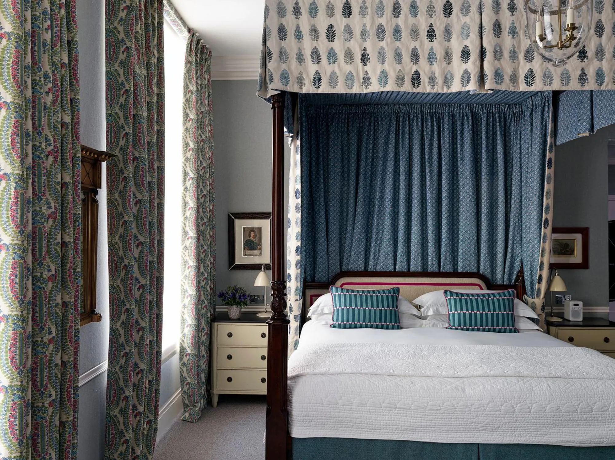 Bedroom, Bed in Covent Garden Hotel, Firmdale Hotels