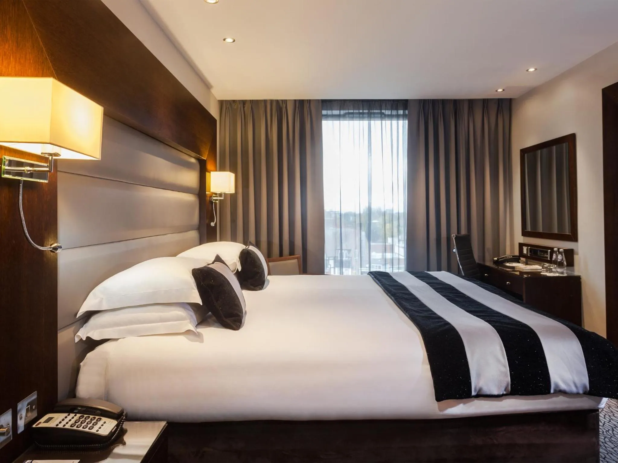 Day, Bed in Park Grand Heathrow