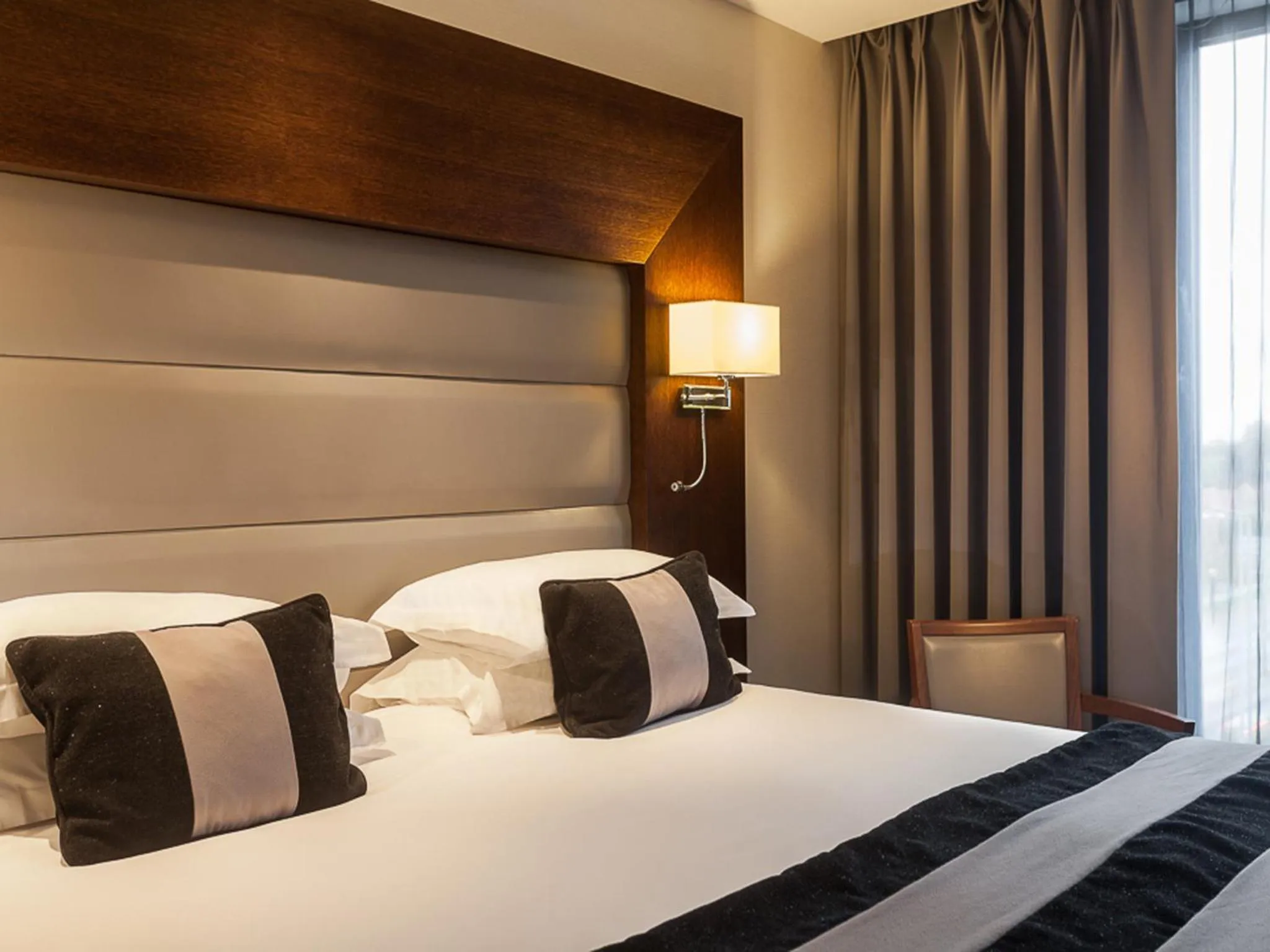 Bed in Park Grand Heathrow