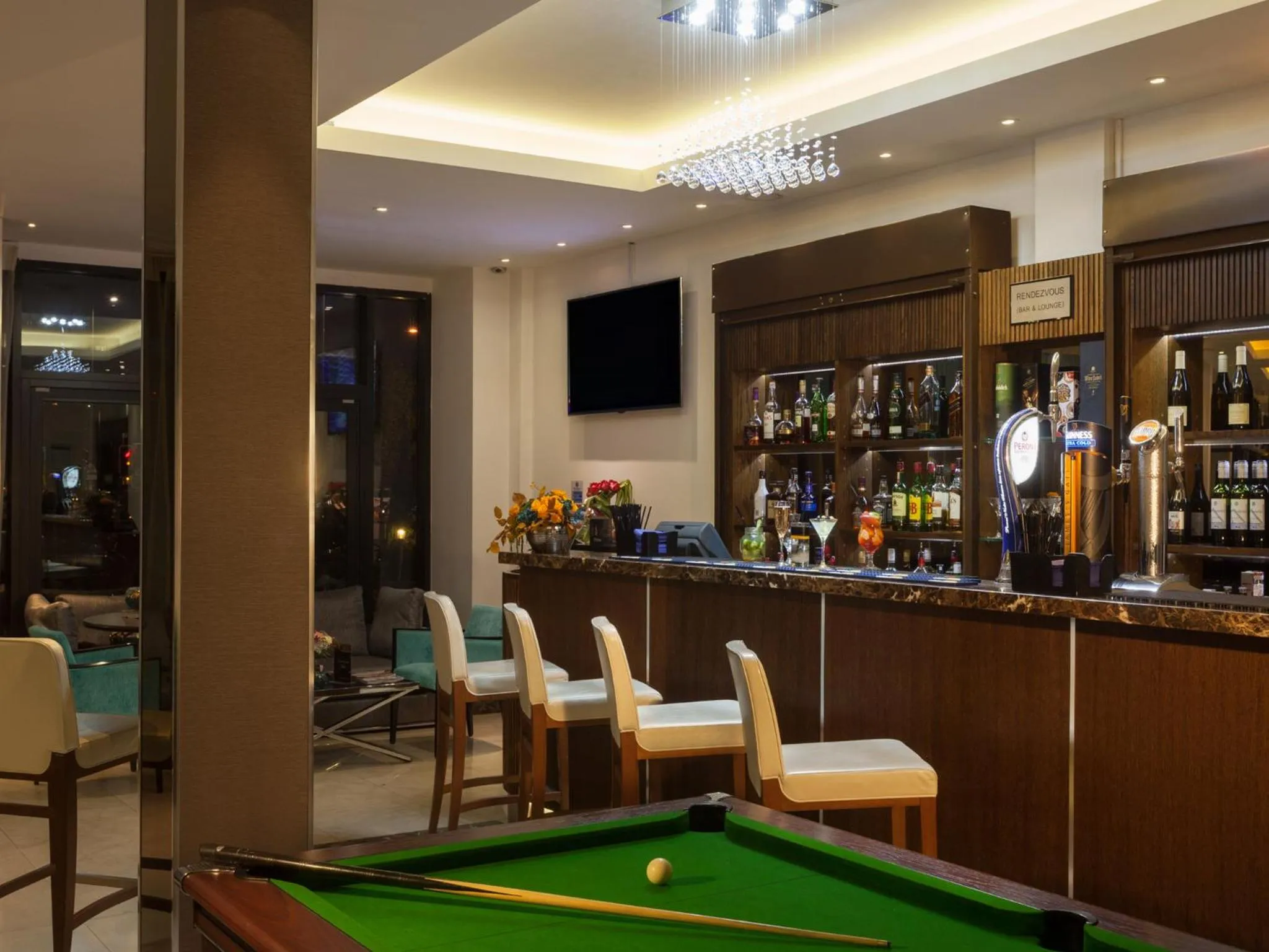 Lounge or bar in Park Grand Heathrow