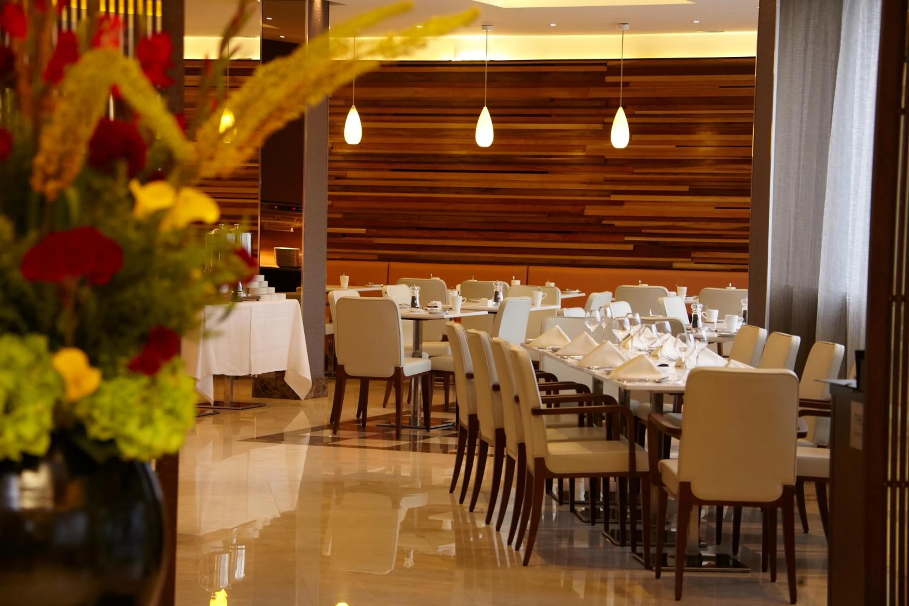 Restaurant/places to eat in Park Grand Heathrow