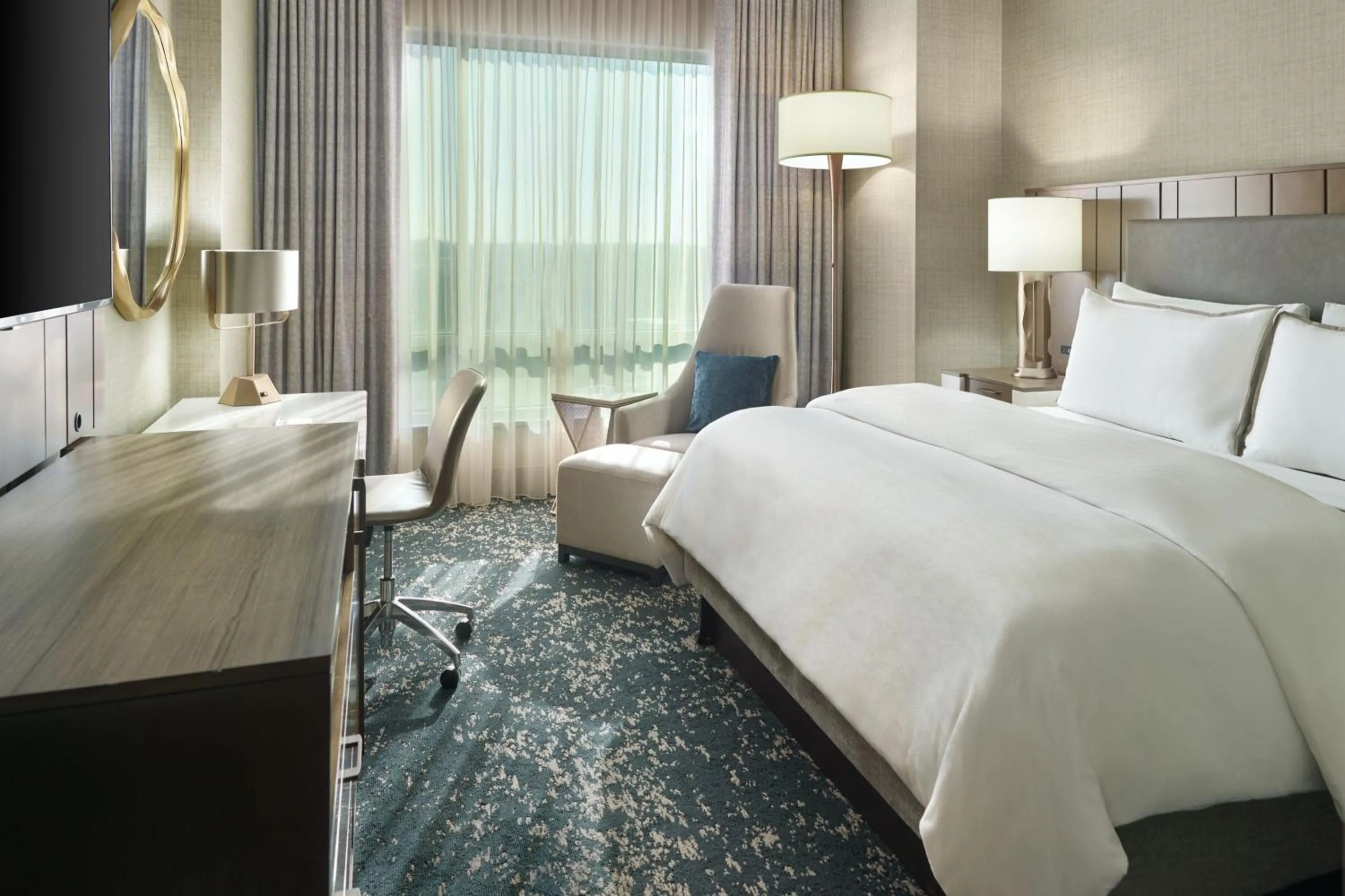 Photo of the whole room, Bed in The Westin Memphis Beale Street