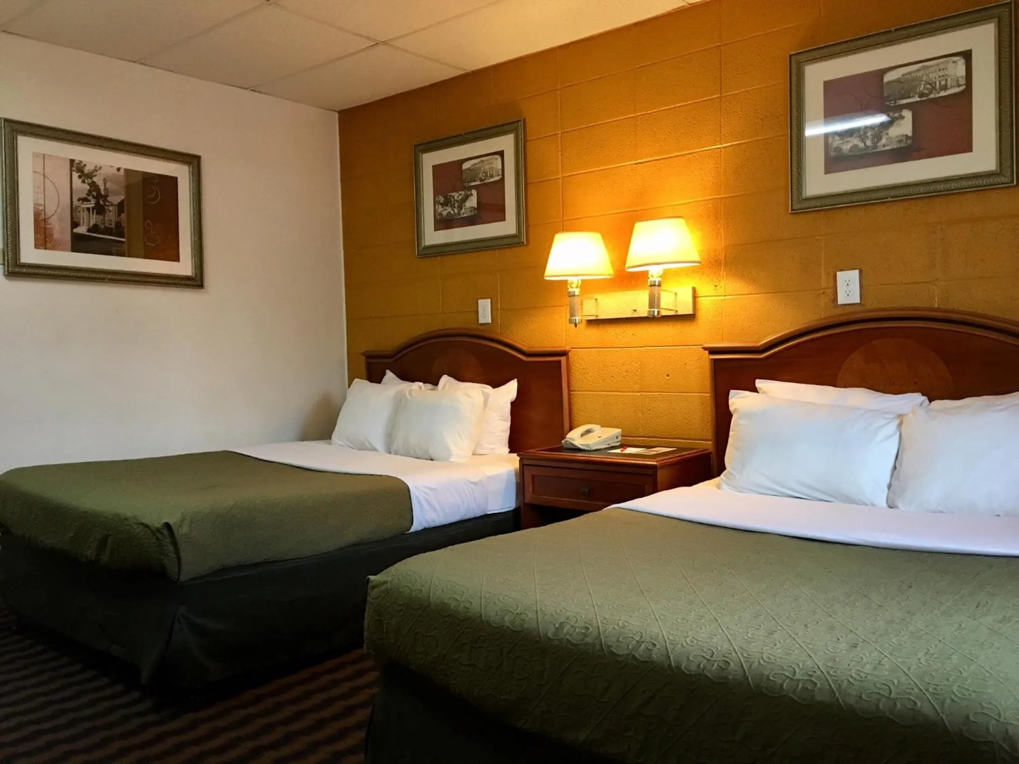 Bed in Red Carpet Inn Duncannon