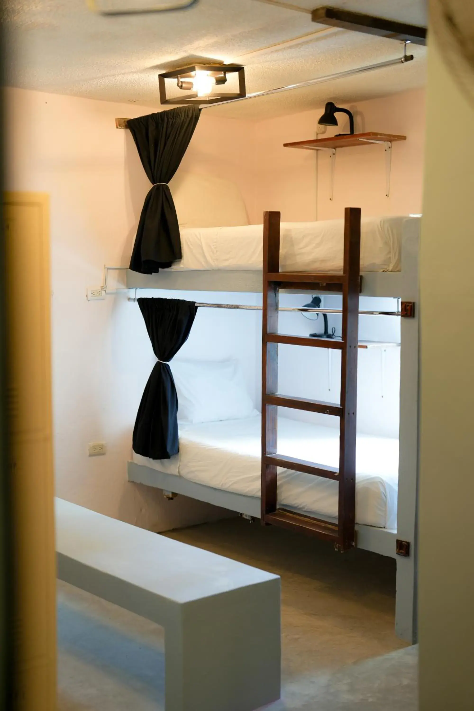 Bed in 6-Bed Dormitory Room in Mapache Hostel Bed in 6-Bed Dormitory Room in Mapache Hostel