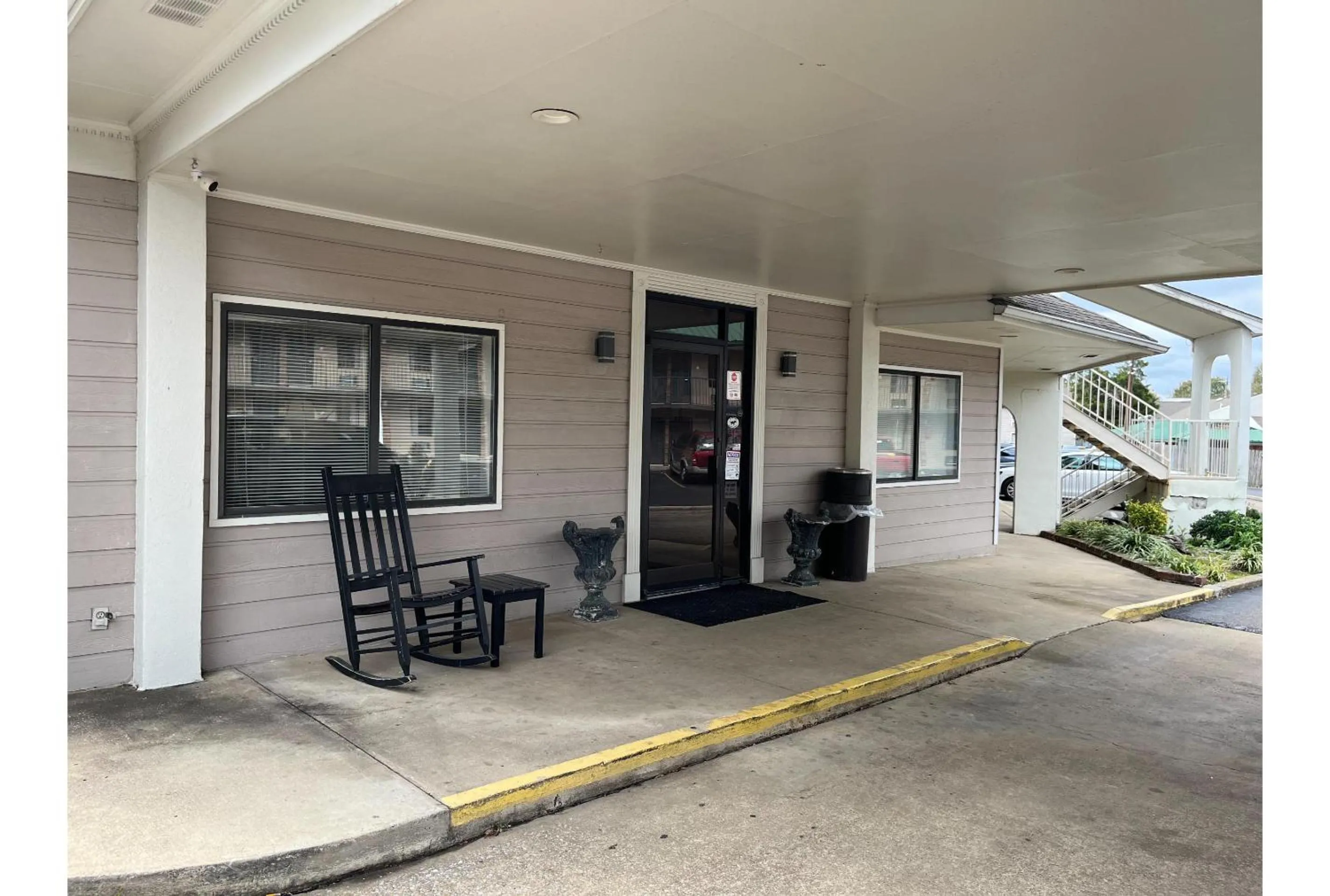 Property building in Motel 6 Millington TN