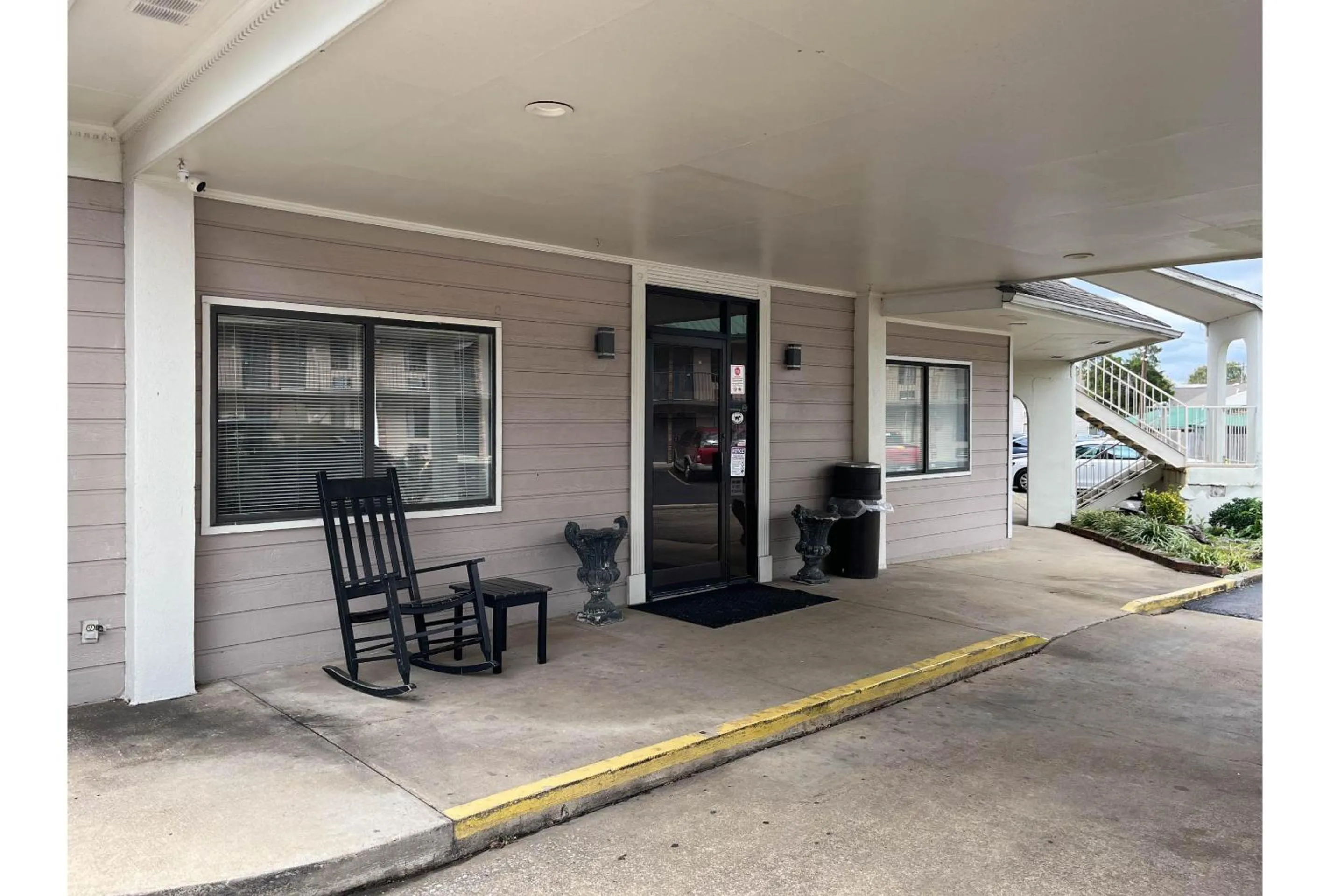 Property building in Motel 6 Millington TN