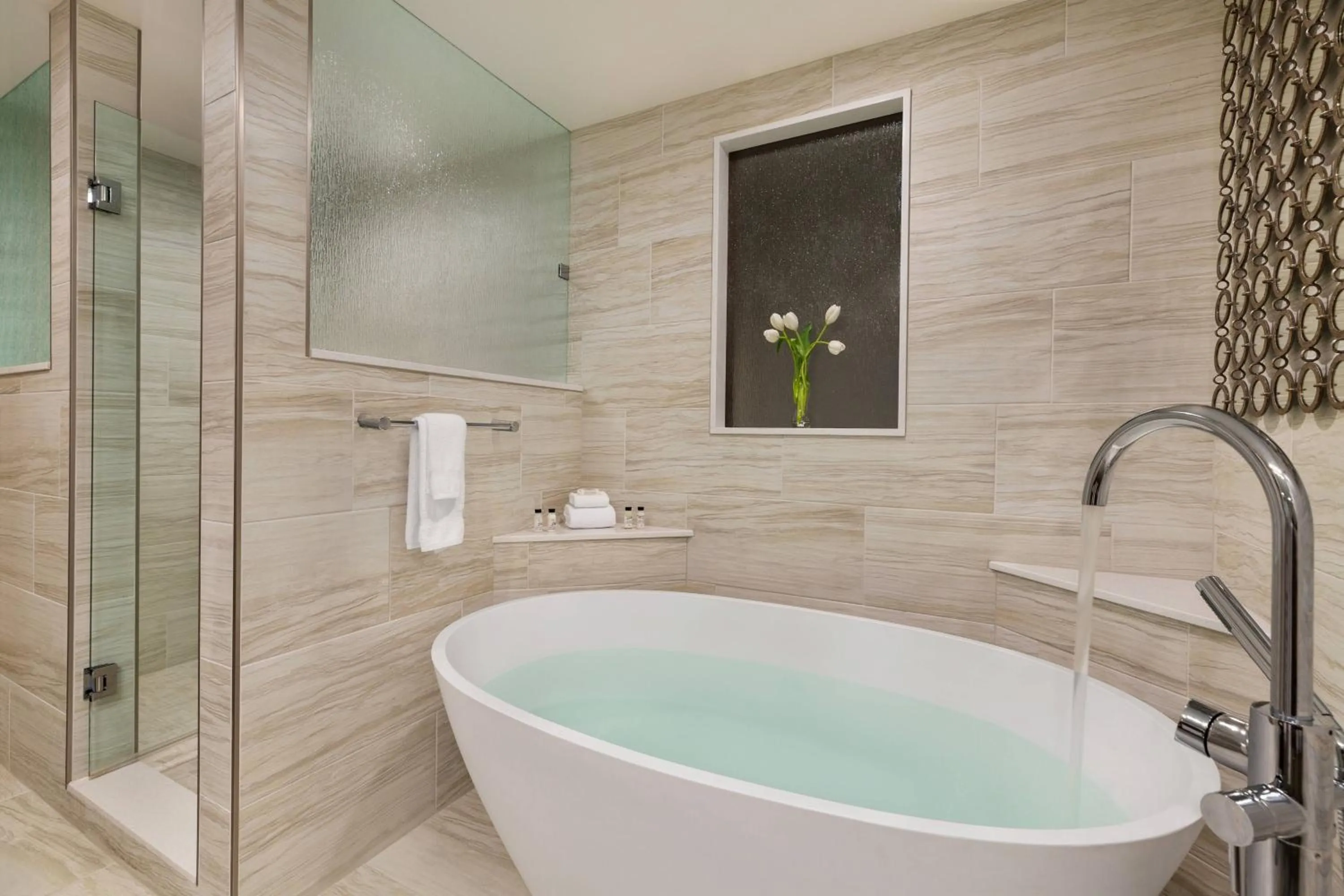 Bedroom in Delta Hotels by Marriott Helena Colonial