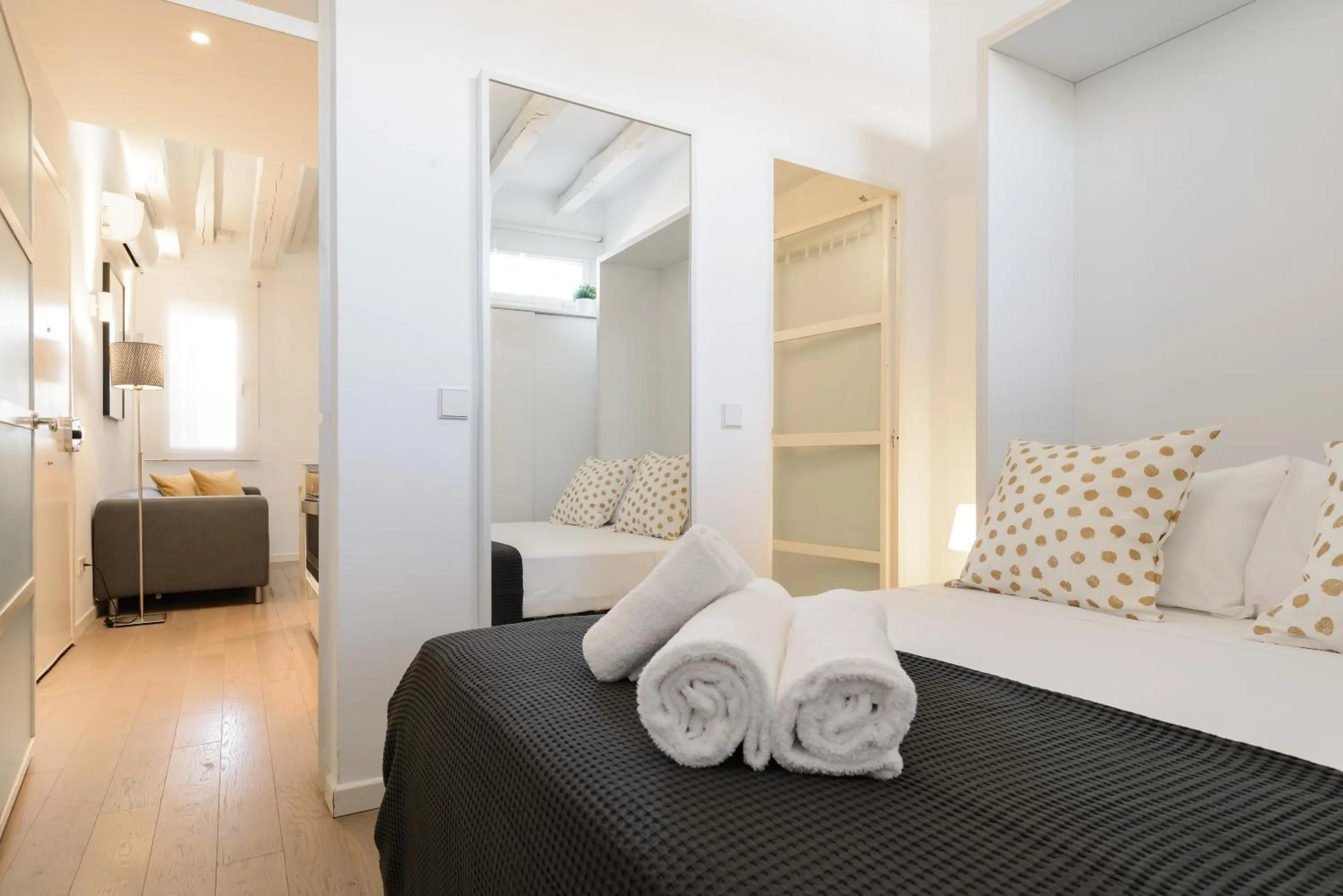 Bedroom, Bed in Charming Reina Sofía