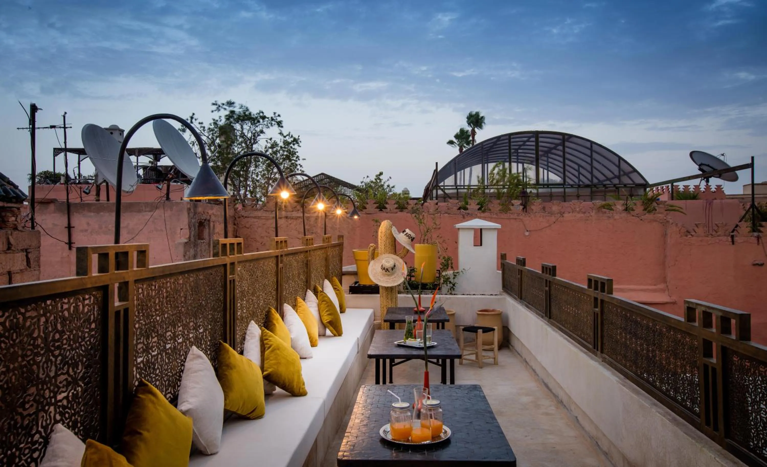 Restaurant/places to eat in Dar Kandi