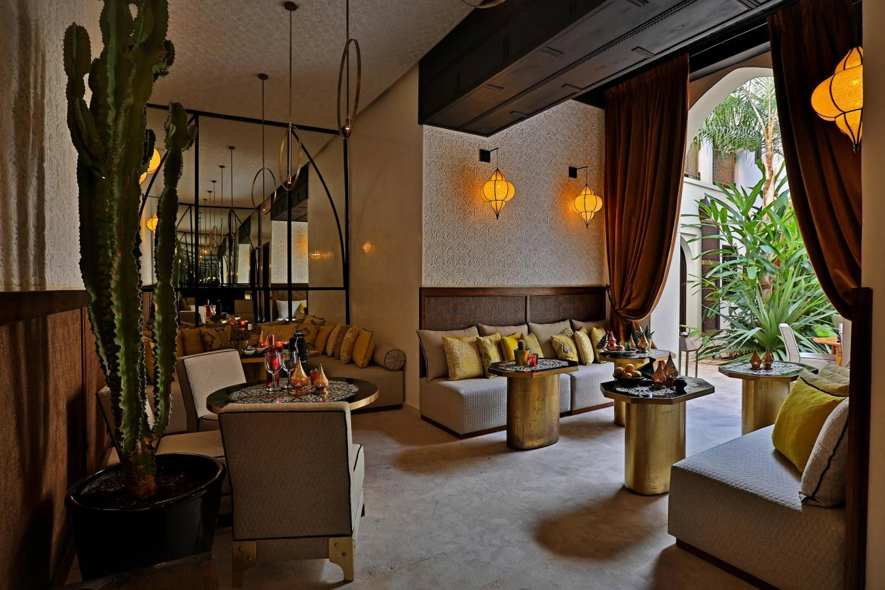 Restaurant/places to eat in Dar Kandi