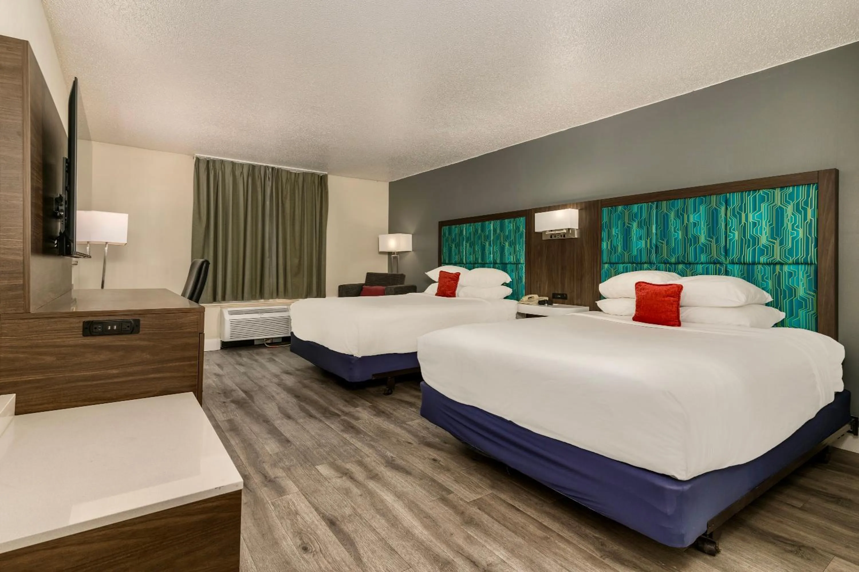 Bedroom, Bed in Red Lion Hotel Pocatello