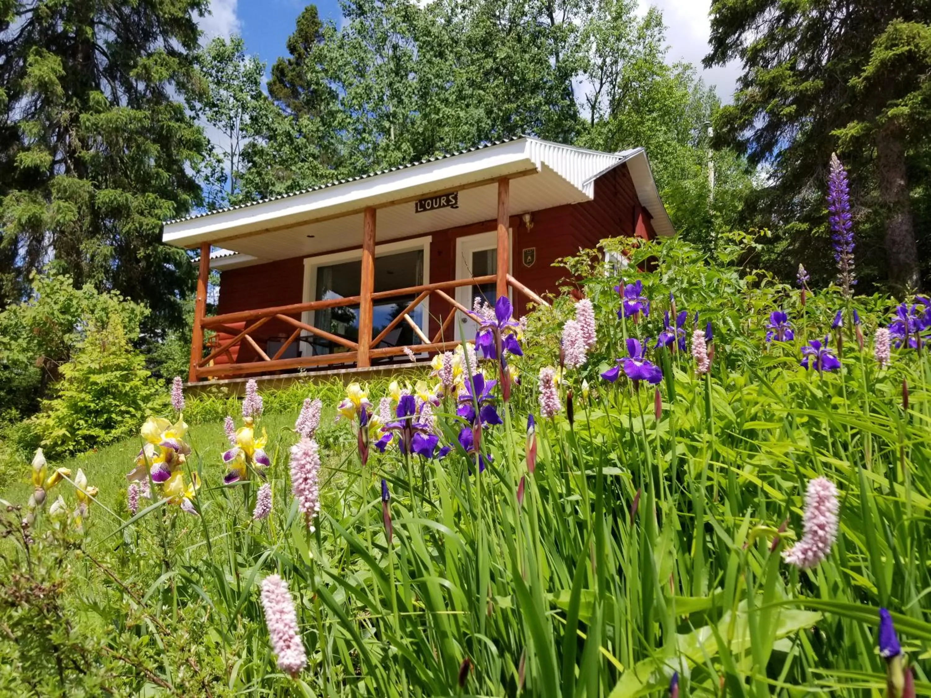 Garden in Kan-à-Mouche Pourvoirie Auberge et Chalets