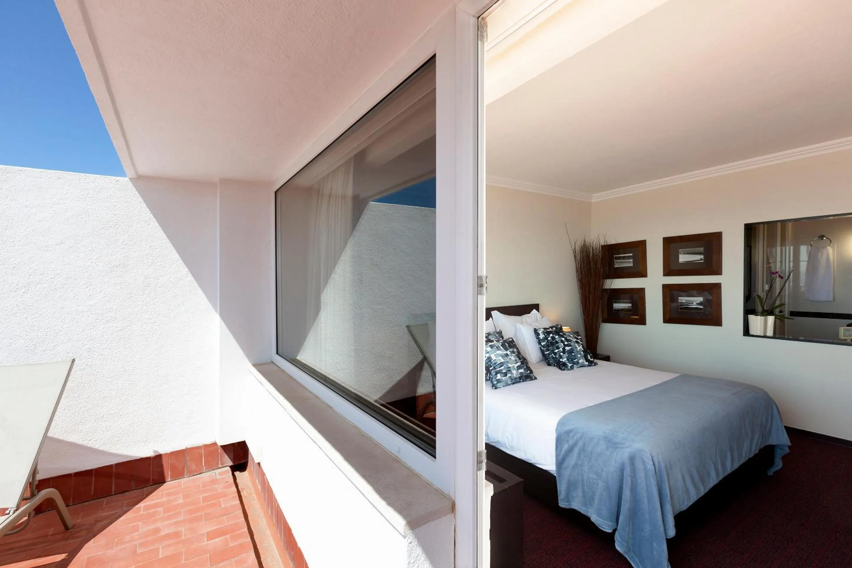 Bed in Carcavelos Beach Hotel