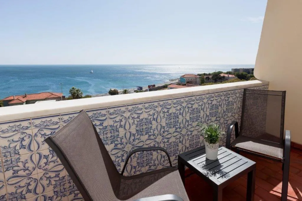 Carcavelos Beach Hotel