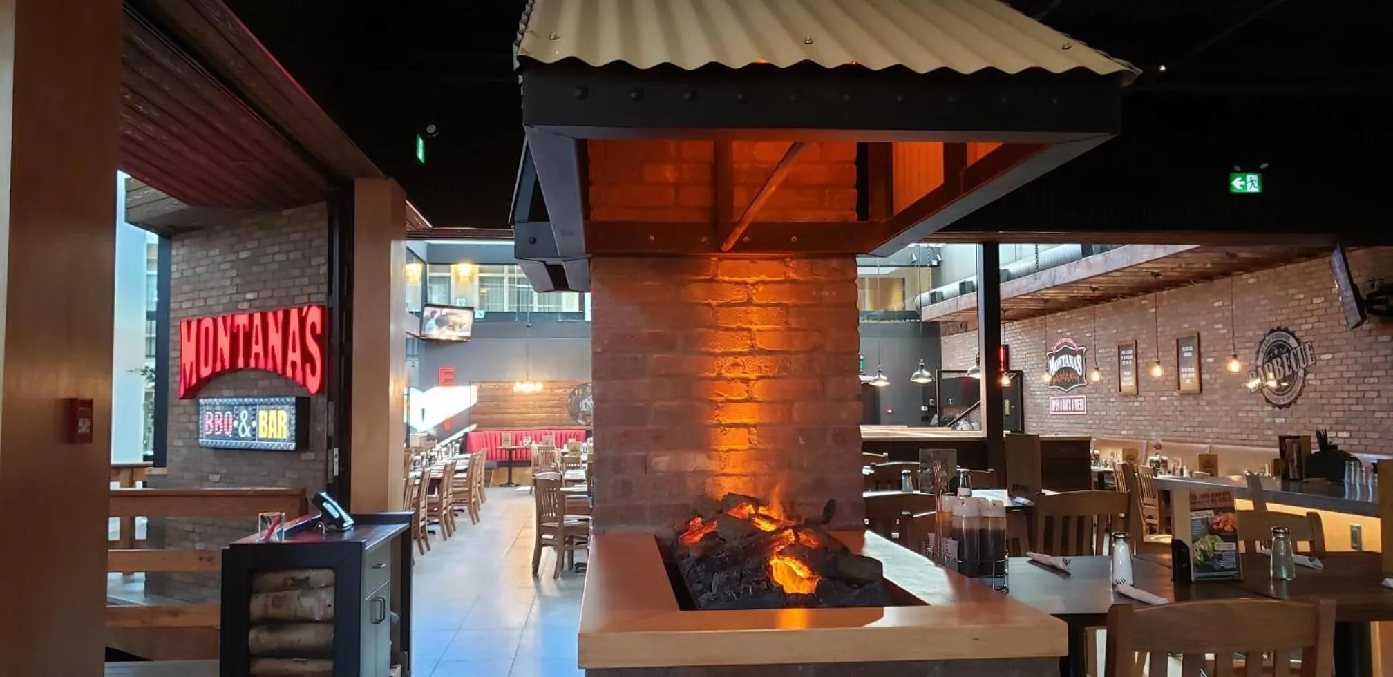 Restaurant/places to eat in Coast Nisku Inn & Conference Centre