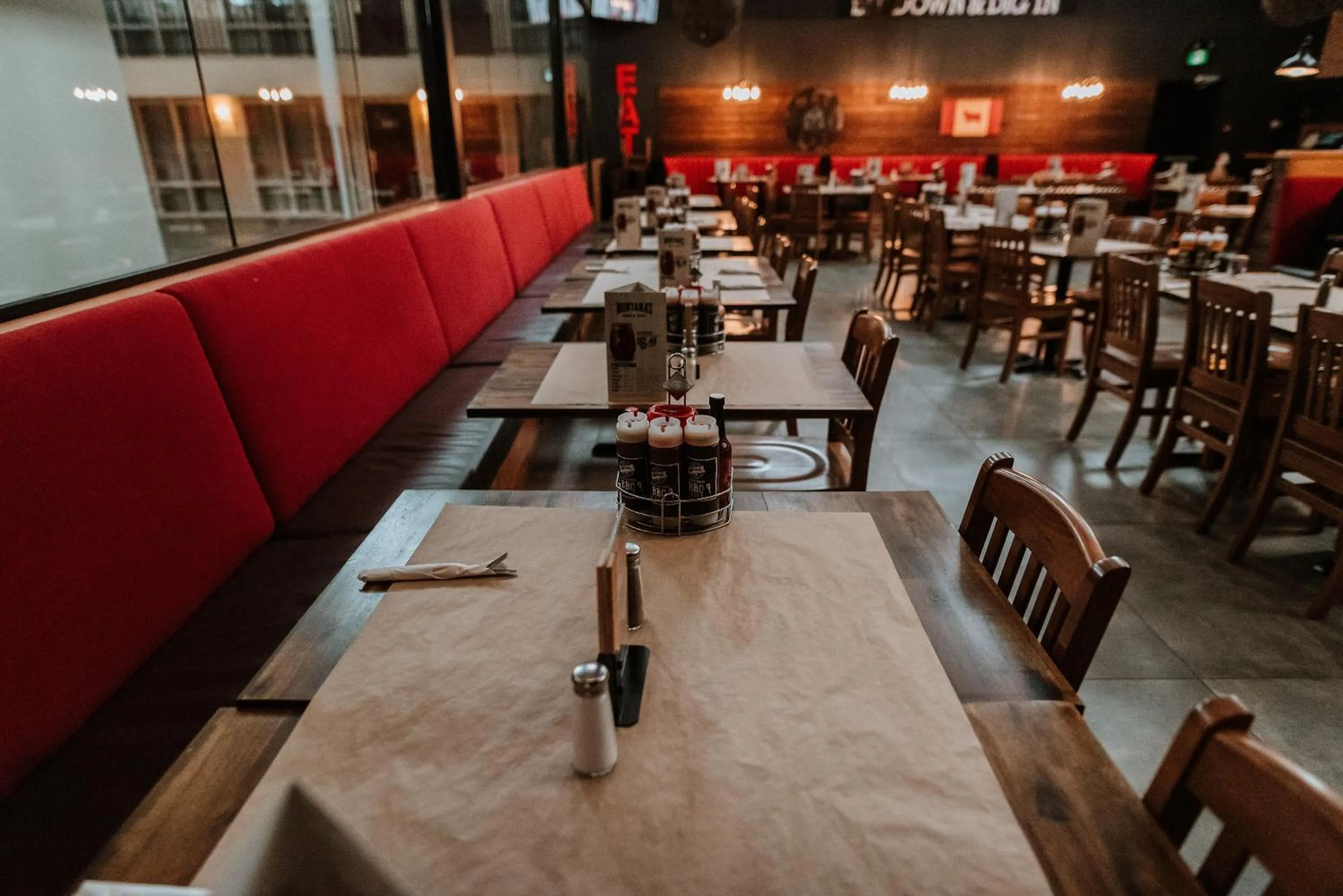 Restaurant/places to eat in Coast Nisku Inn & Conference Centre