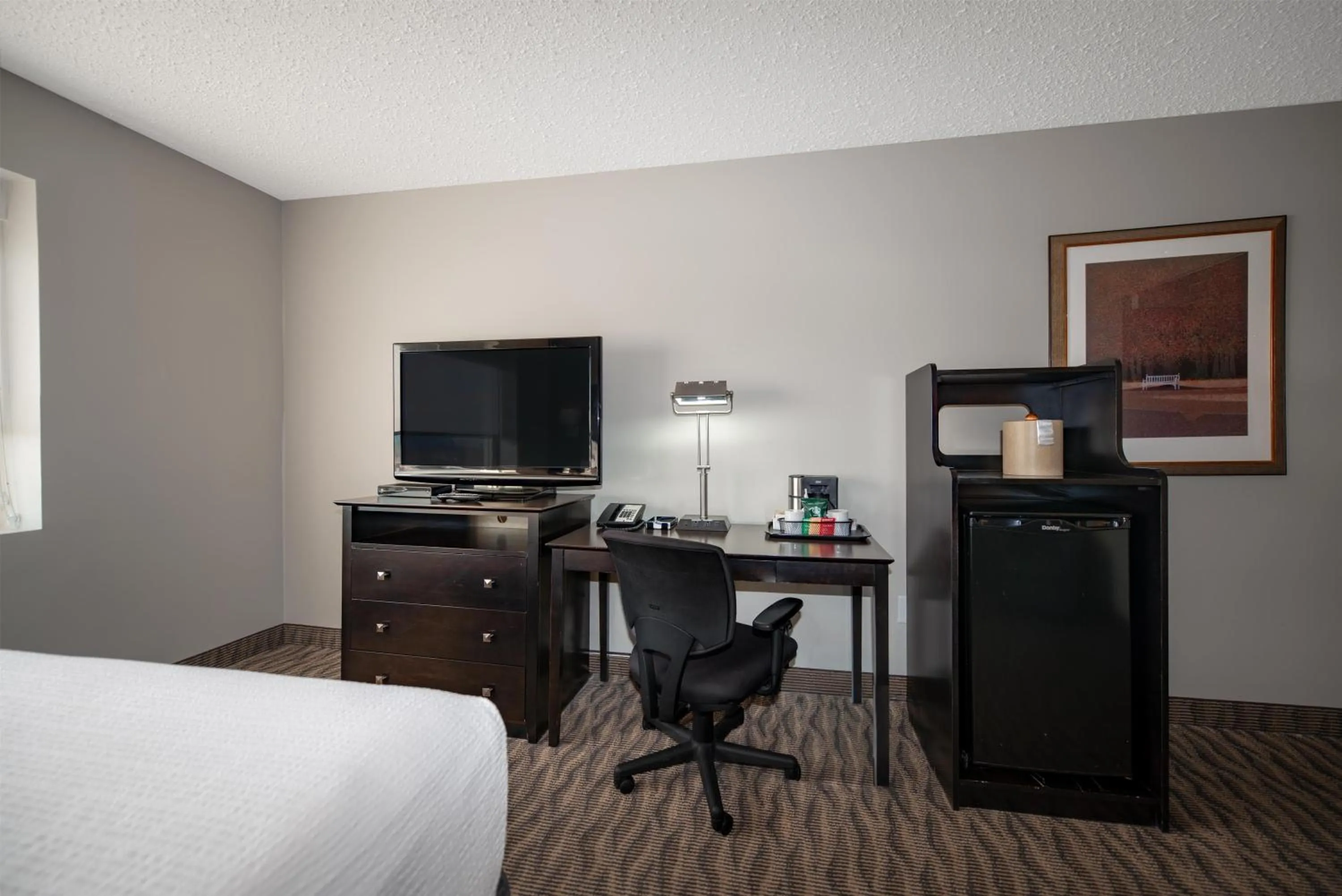 Bedroom, Bed in Coast Nisku Inn & Conference Centre