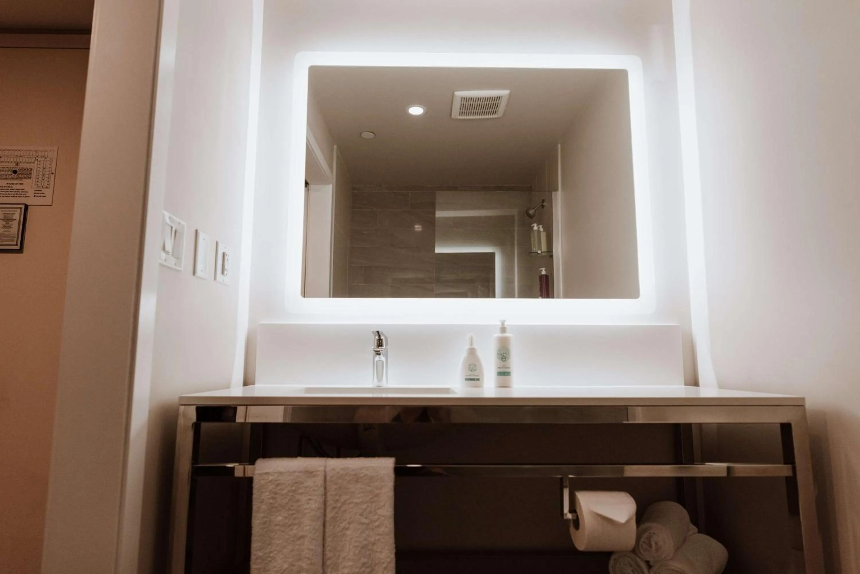 Bedroom in Coast Nisku Inn & Conference Centre