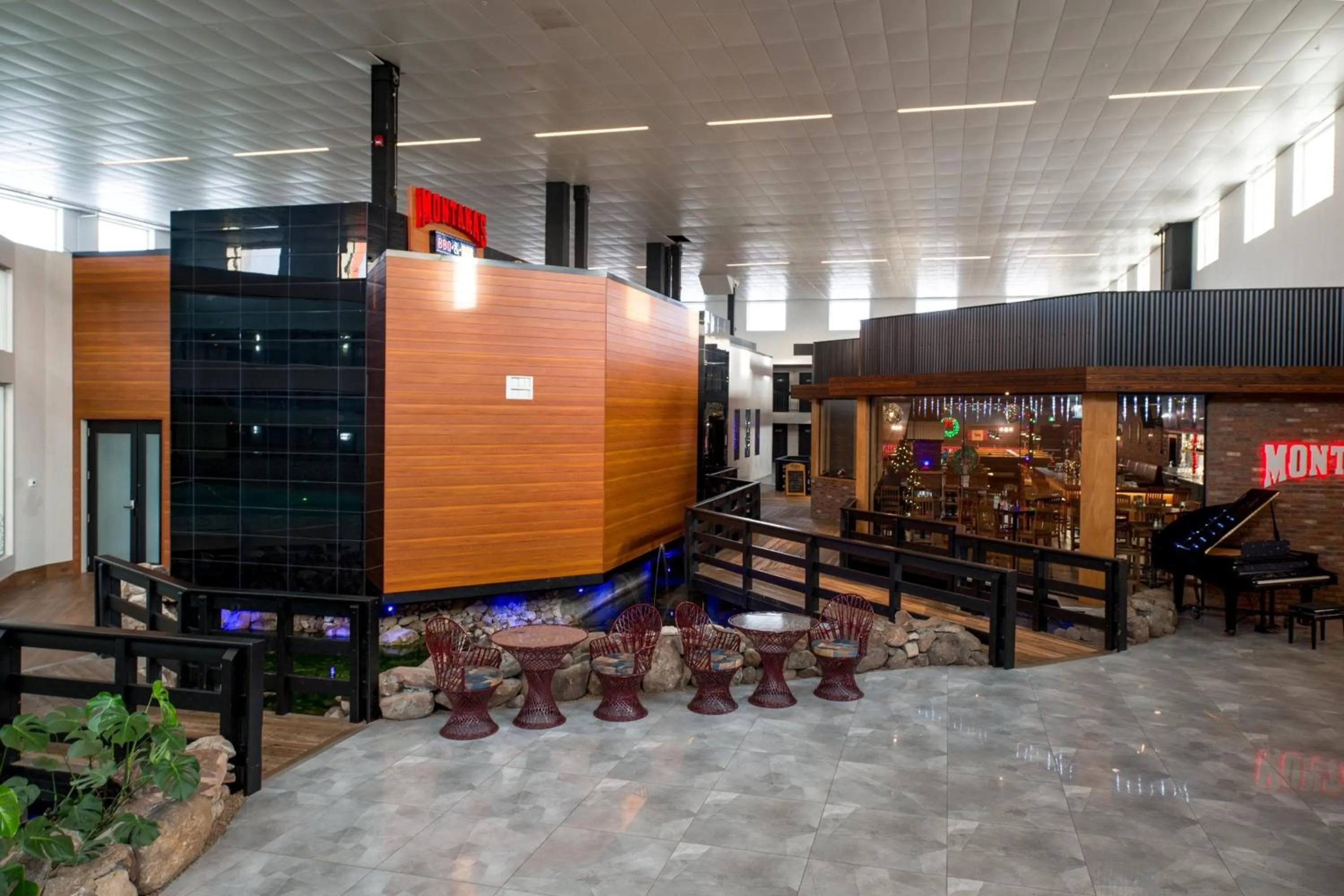 Property building in Coast Nisku Inn & Conference Centre