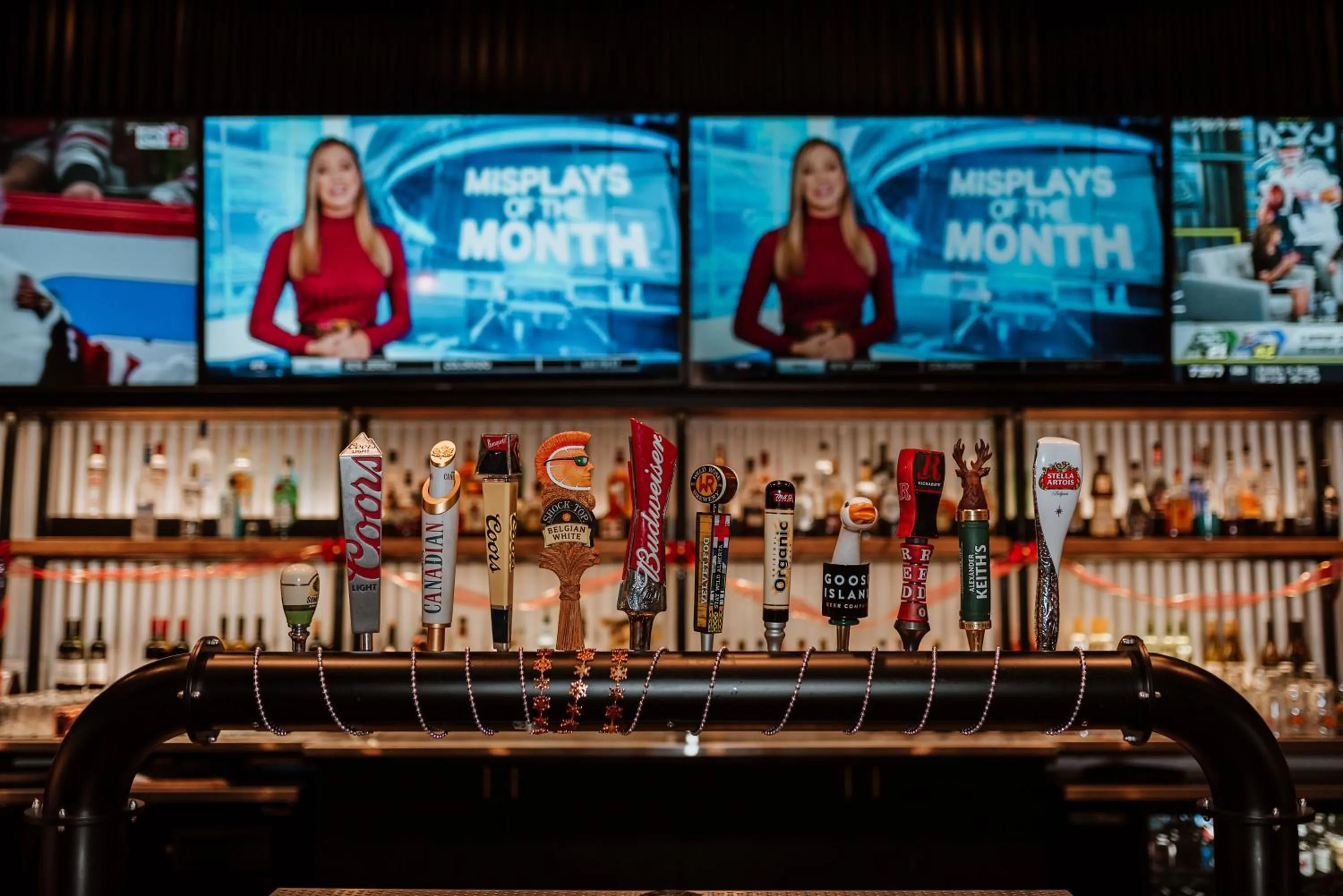 Lounge or bar in Coast Nisku Inn & Conference Centre