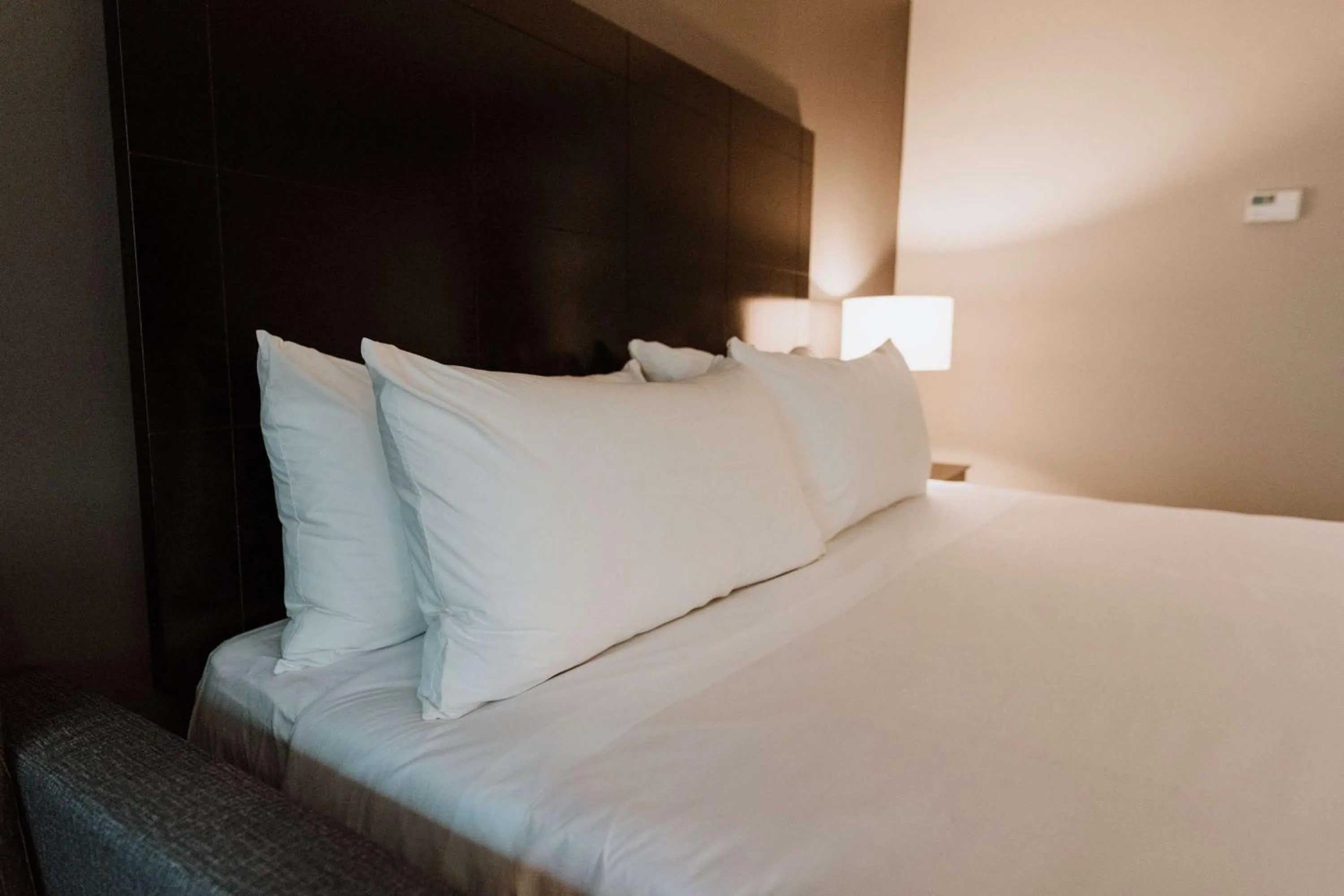 Bedroom, Bed in Coast Nisku Inn & Conference Centre