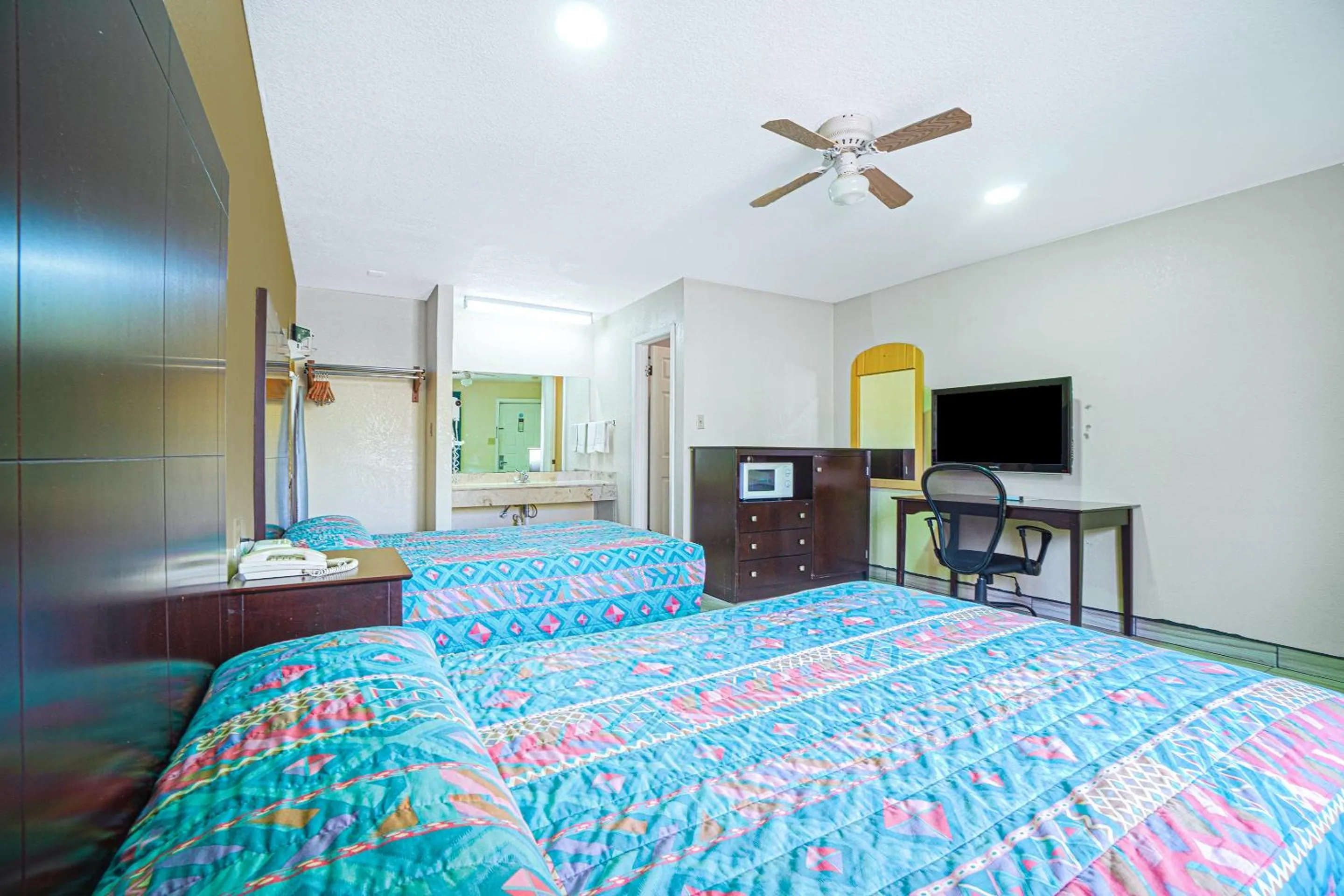 Bedroom, Bed in Texas Inn San Benito near Harlingen