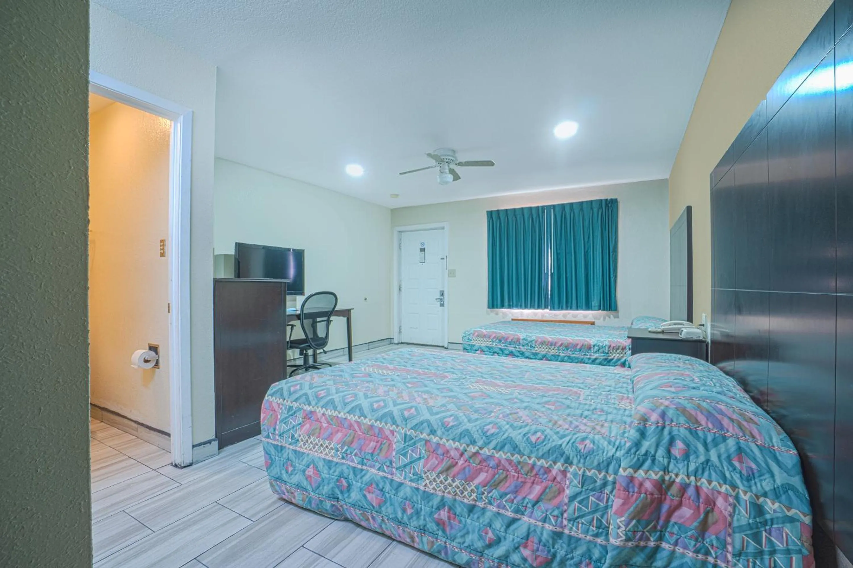 Bedroom, Bed in Texas Inn San Benito near Harlingen
