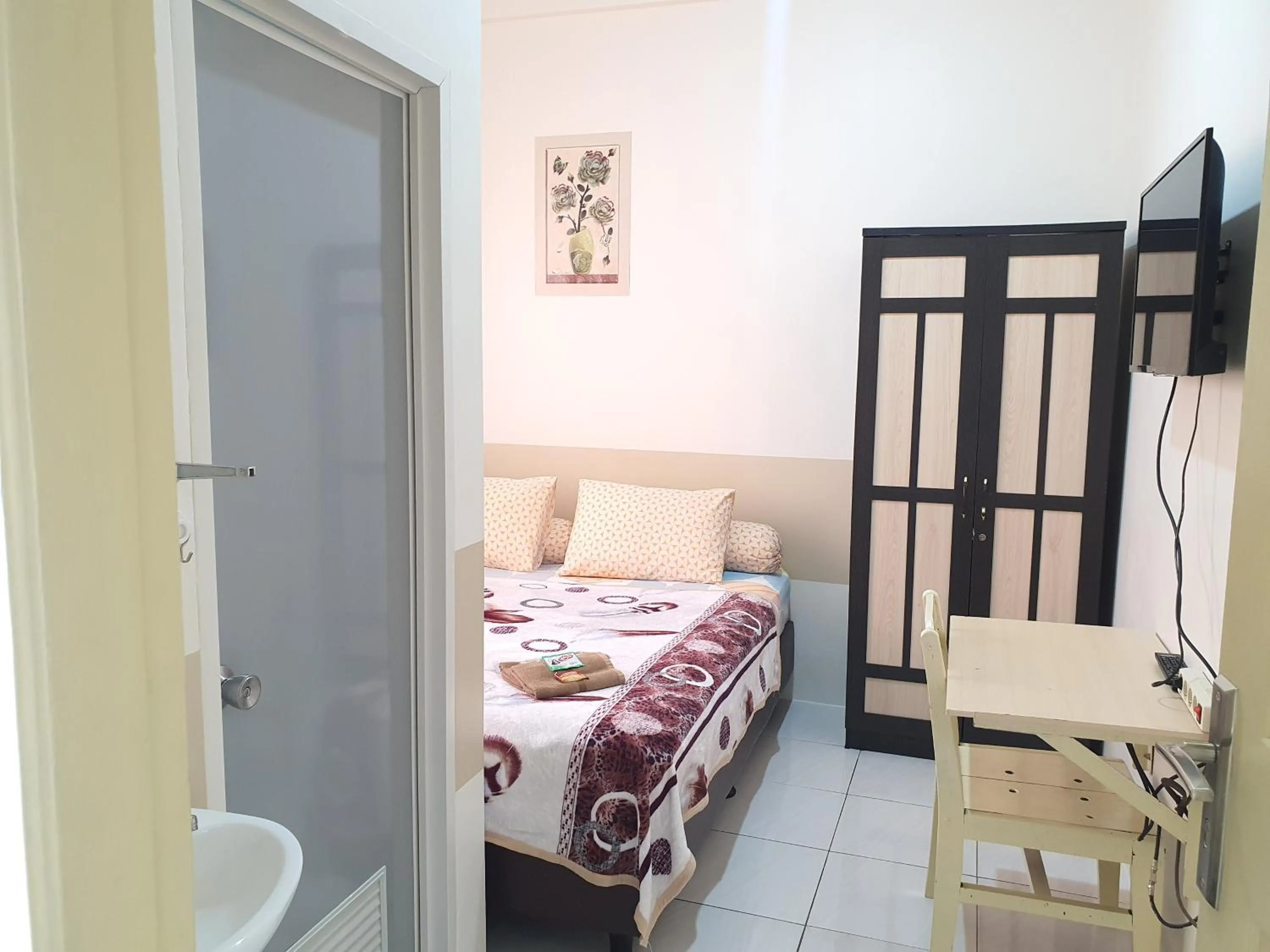 Bedroom, Bed in Delta Inn Bogor Syariah for Indonesian Only