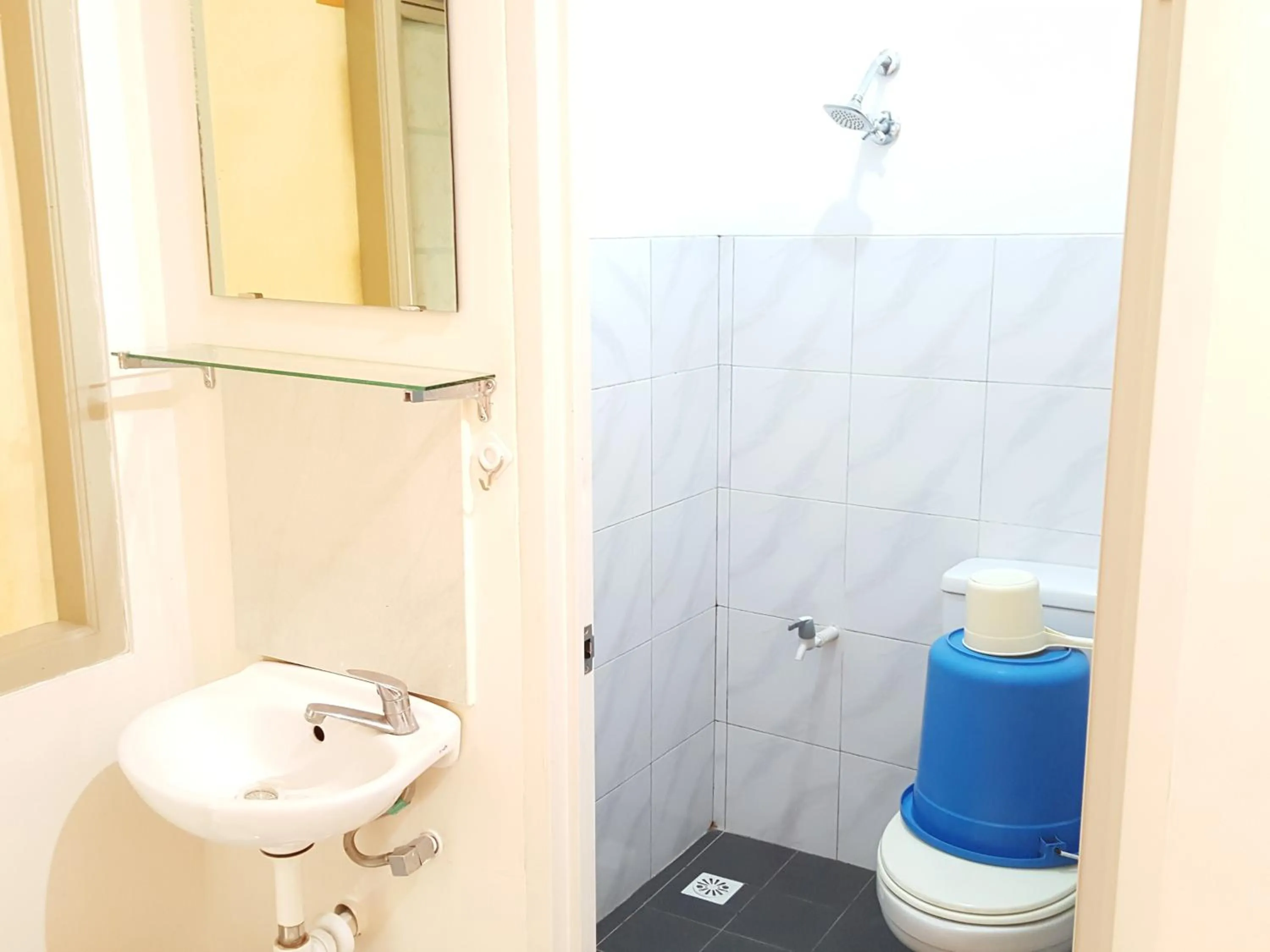 Bathroom in Delta Inn Bogor Syariah for Indonesian Only