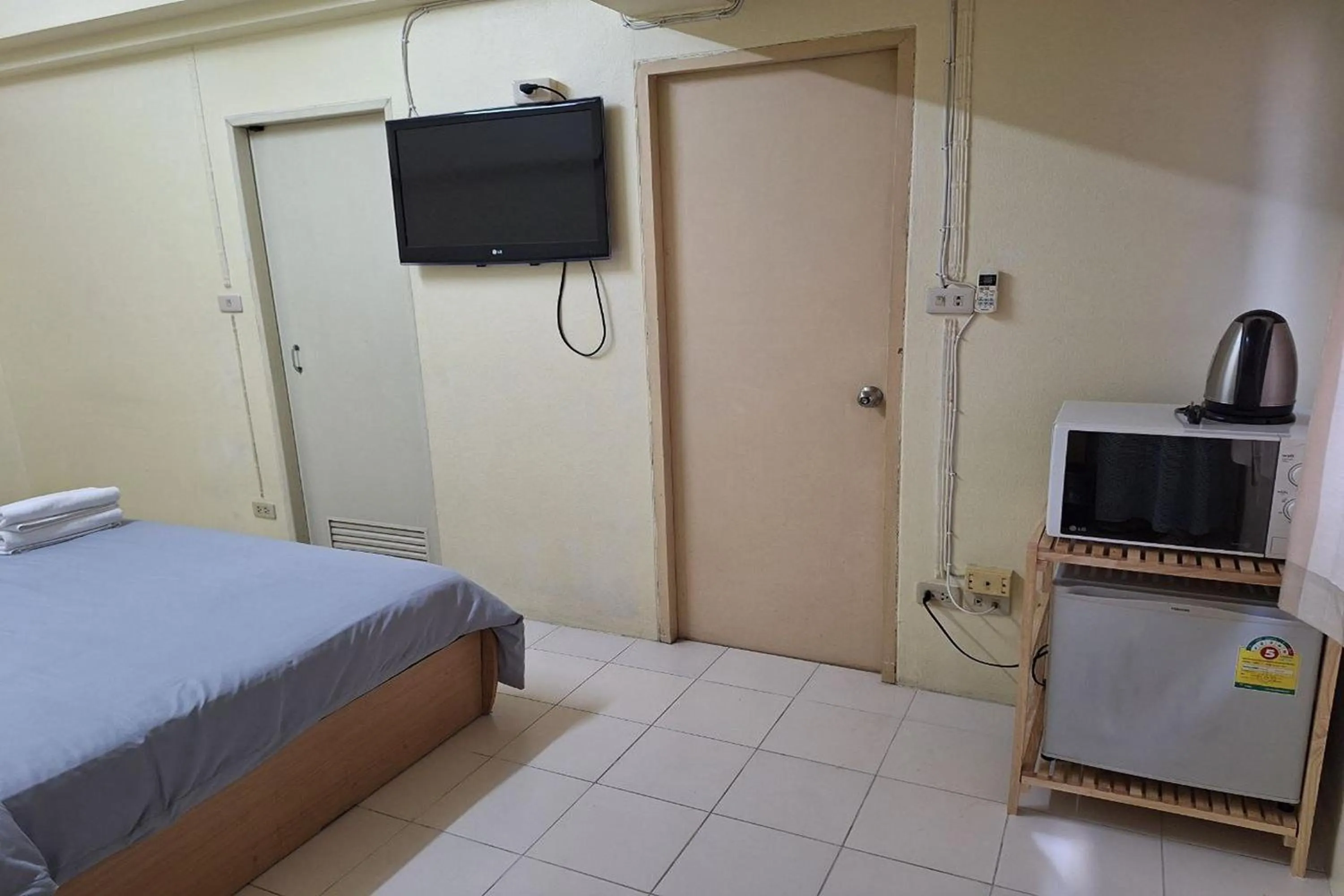 Bathroom, Bed in MS Mansion