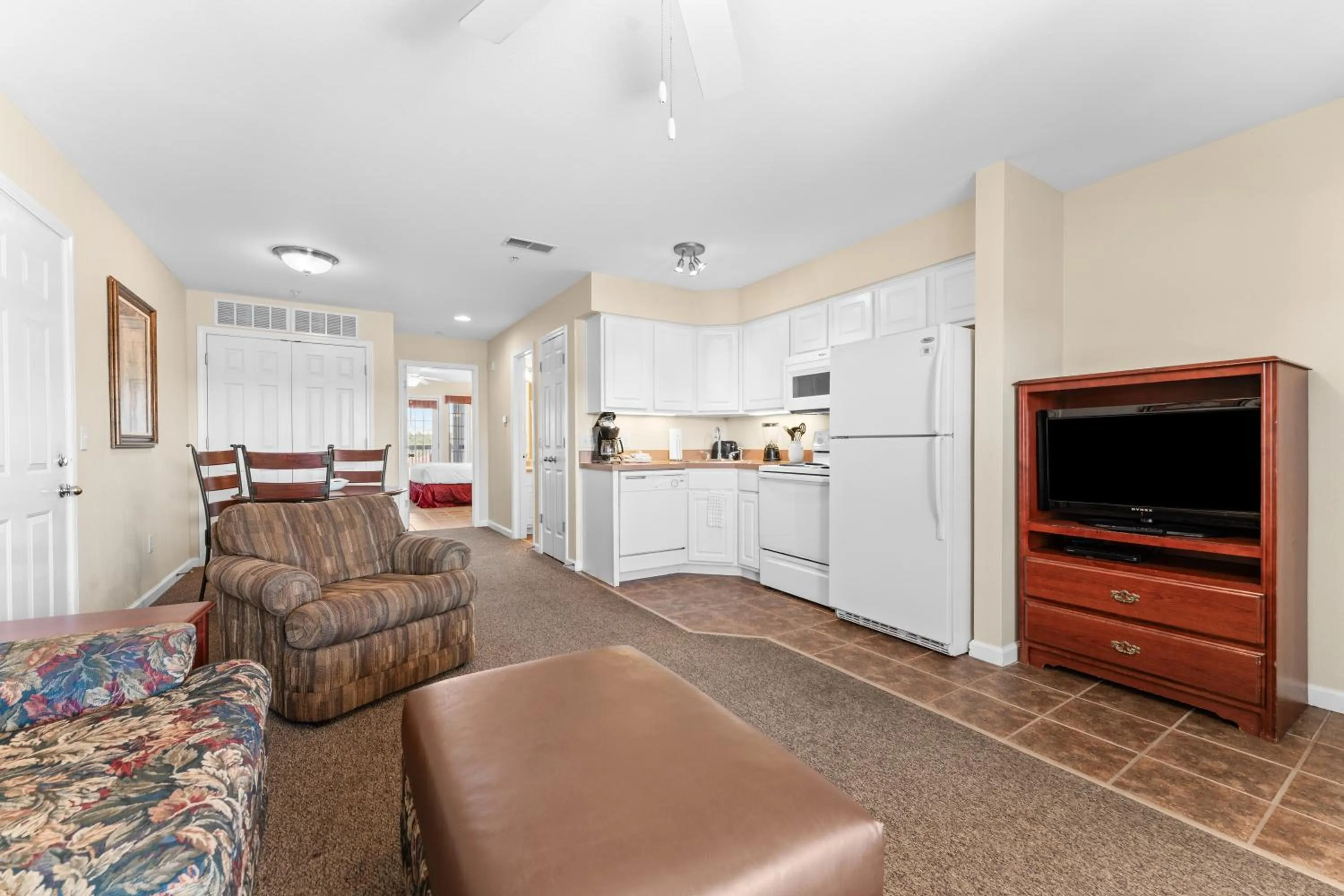 TV and multimedia in Grand Crowne Resort