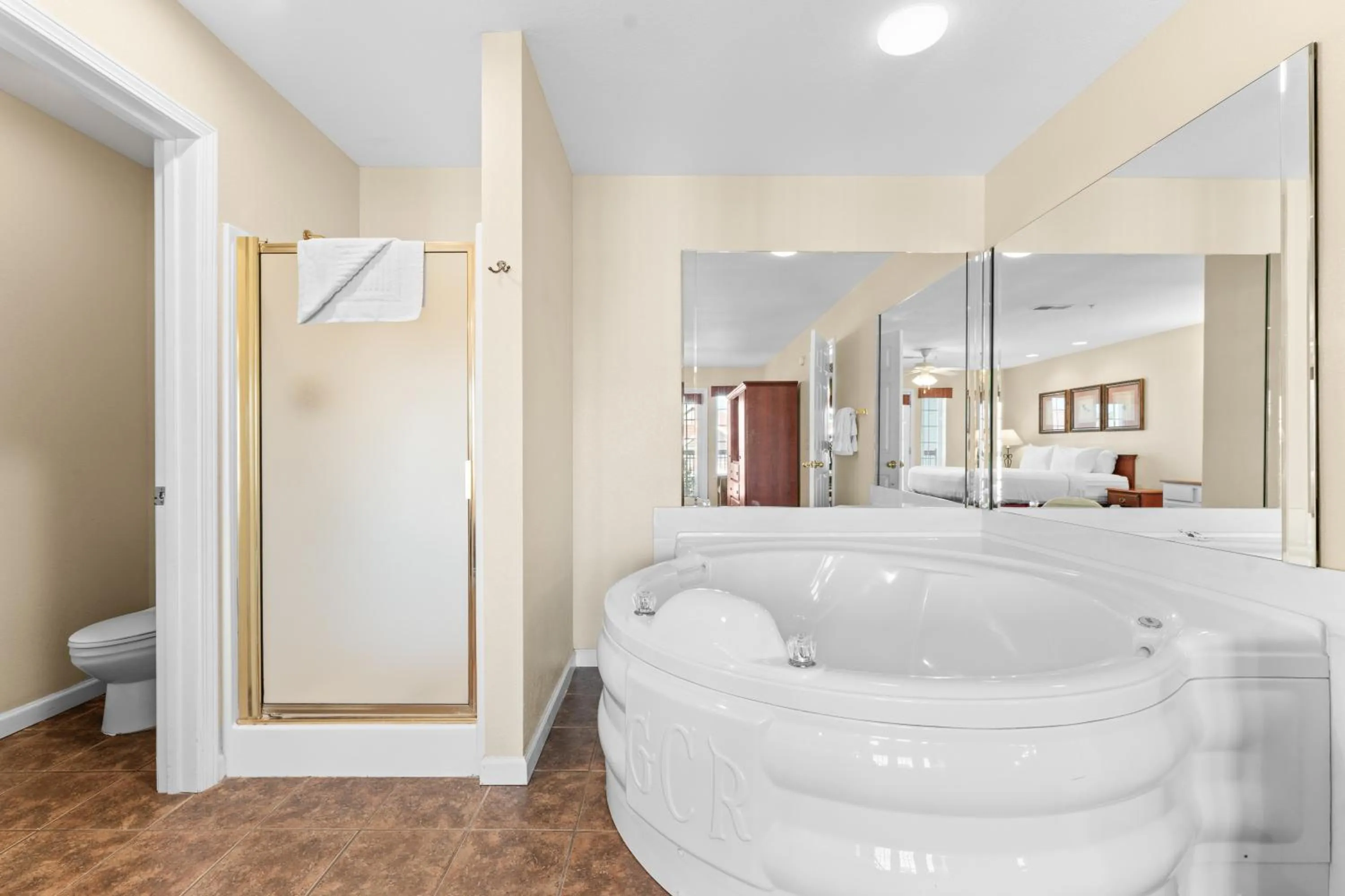 Bathroom, Bed in Grand Crowne Resort