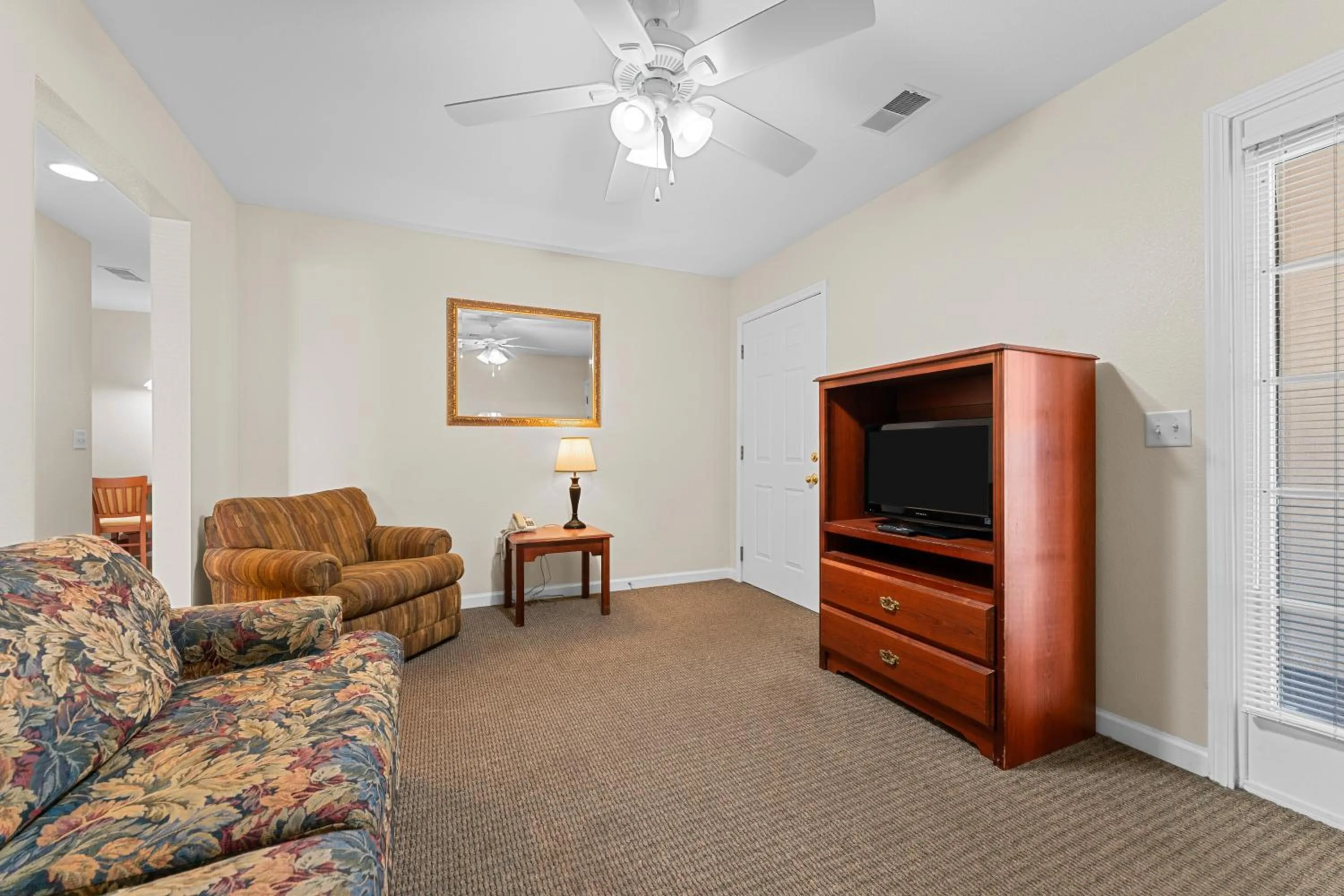 TV and multimedia in Grand Crowne Resort