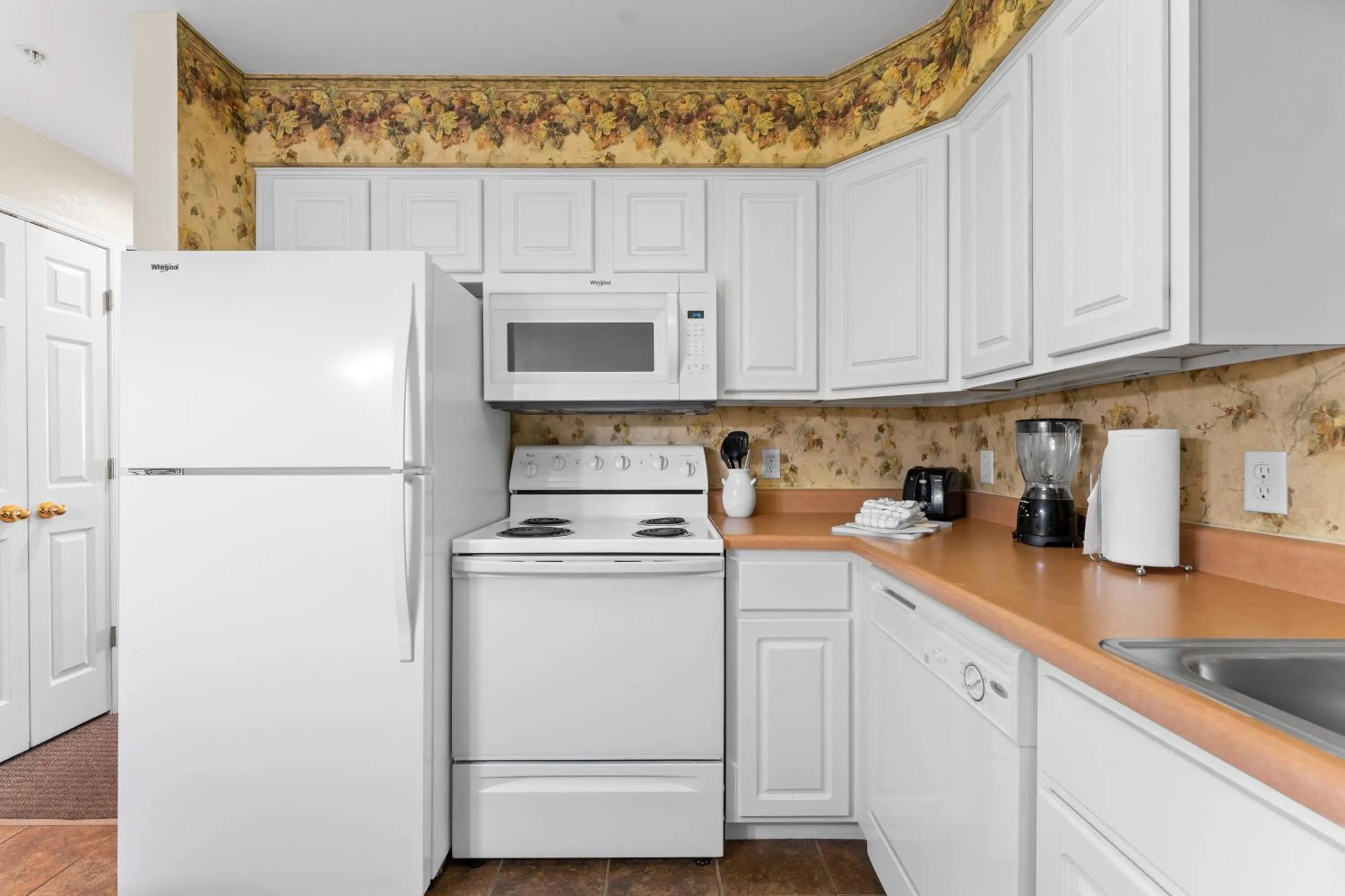 Kitchen or kitchenette in Grand Crowne Resort
