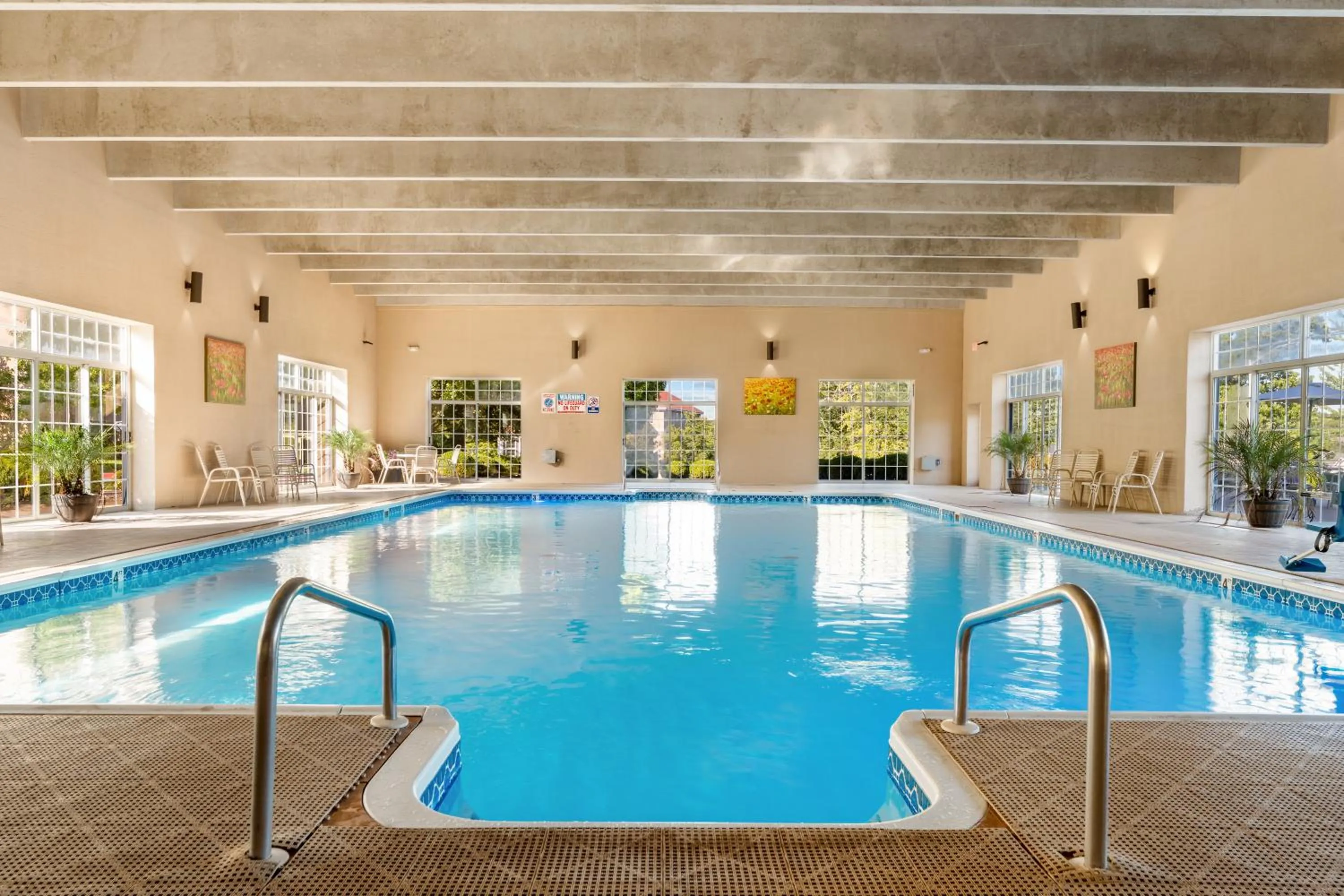 Swimming pool in Grand Crowne Resort