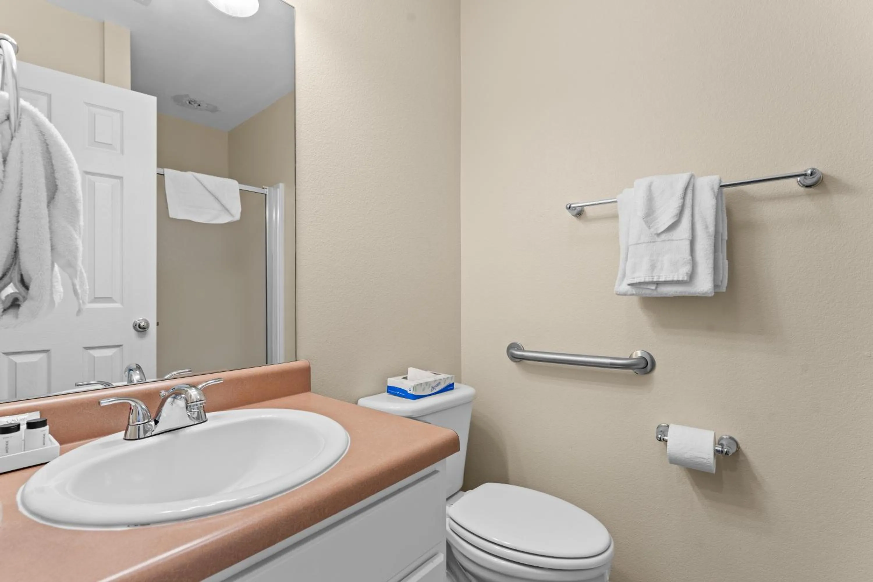 Shower in Grand Crowne Resort