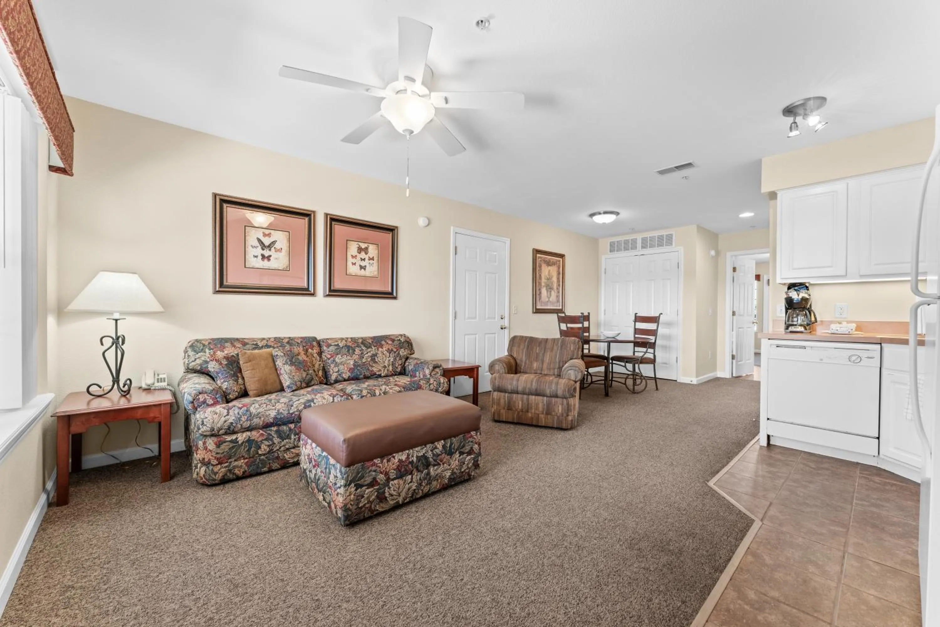 Living room in Grand Crowne Resort