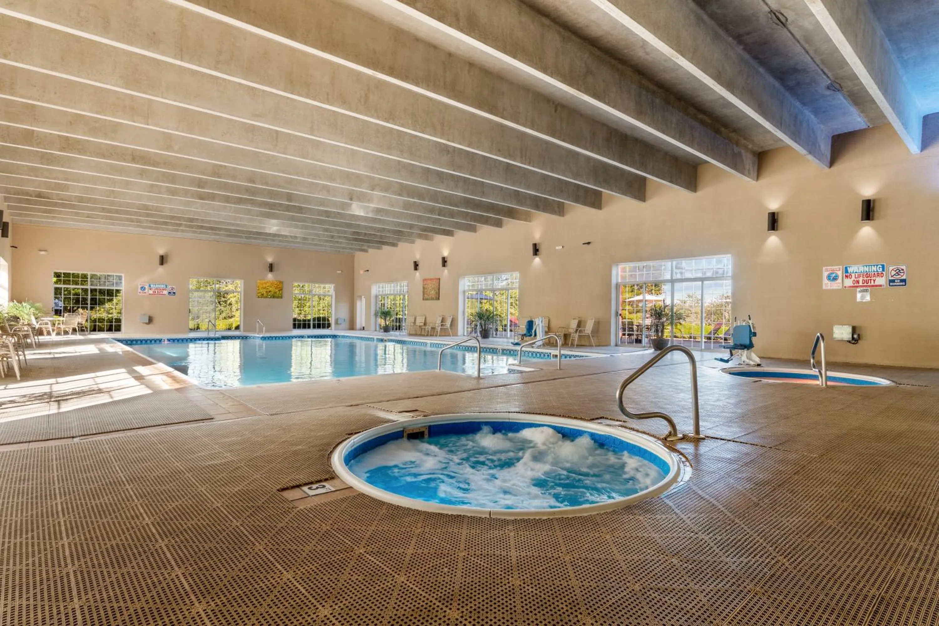 Swimming pool in Grand Crowne Resort