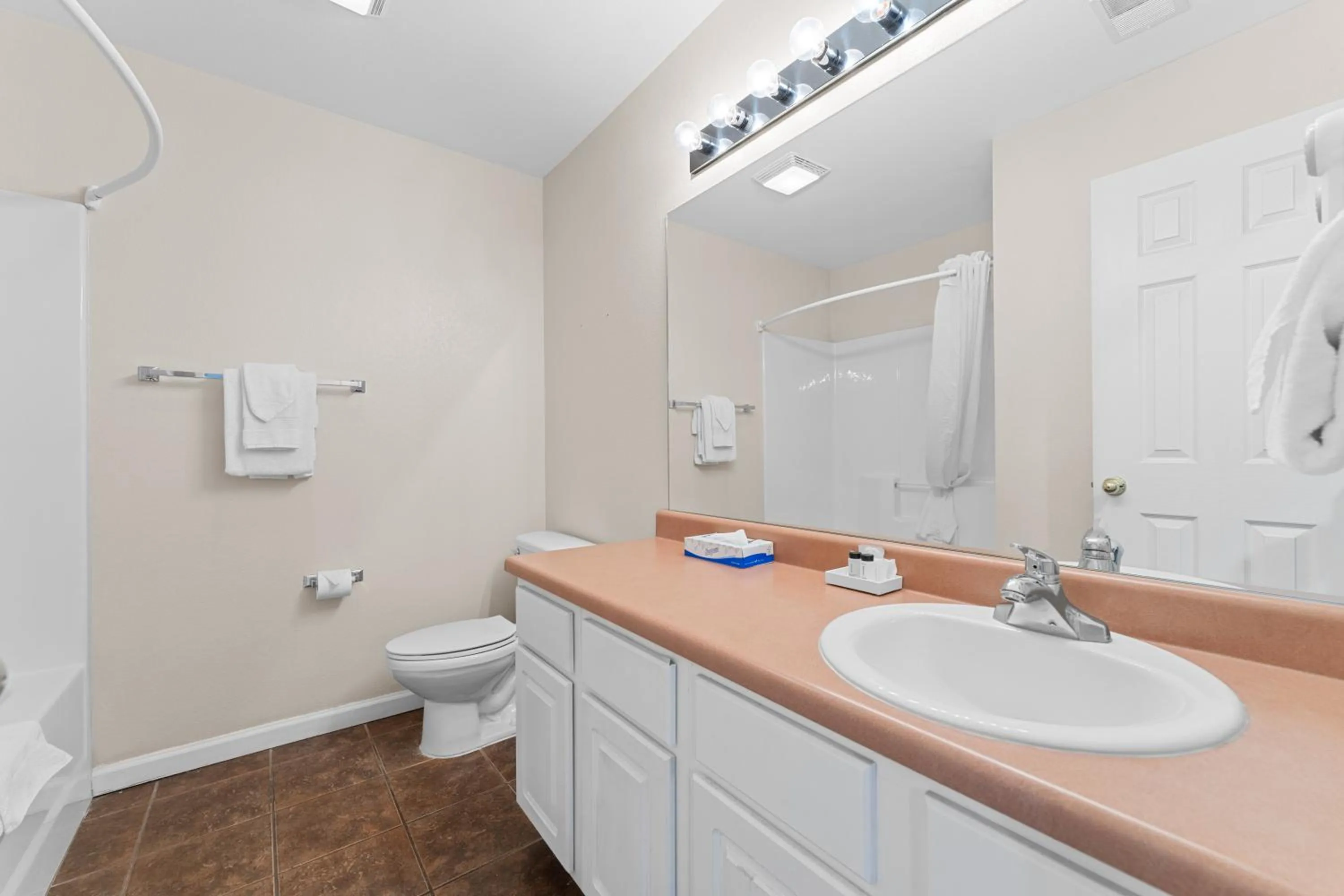 Shower in Grand Crowne Resort