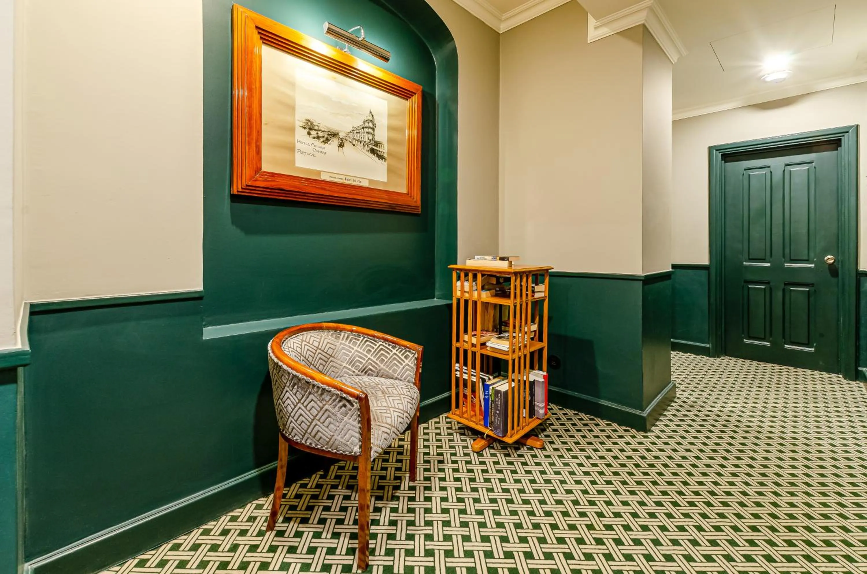 Property building in Hotel Metropole